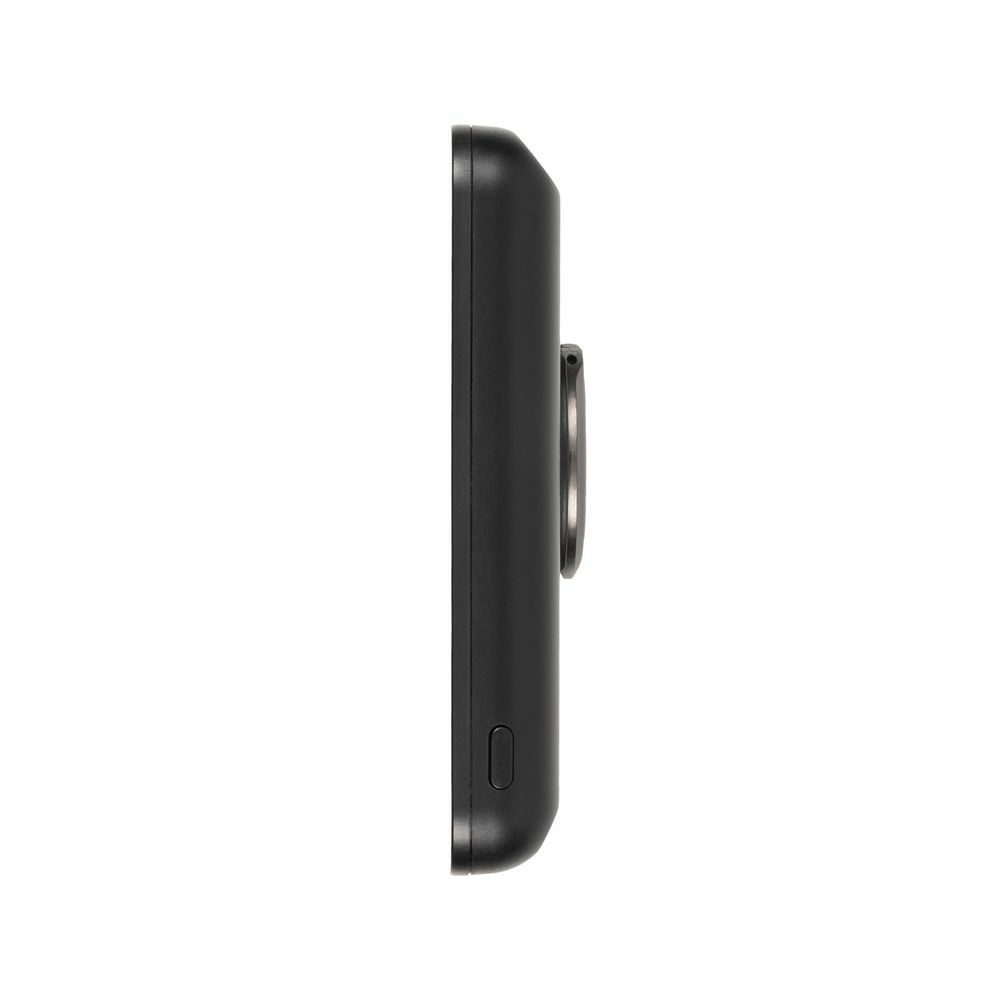 Telefono nero con un anello argentato sul lato, isolato su sfondo bianco.