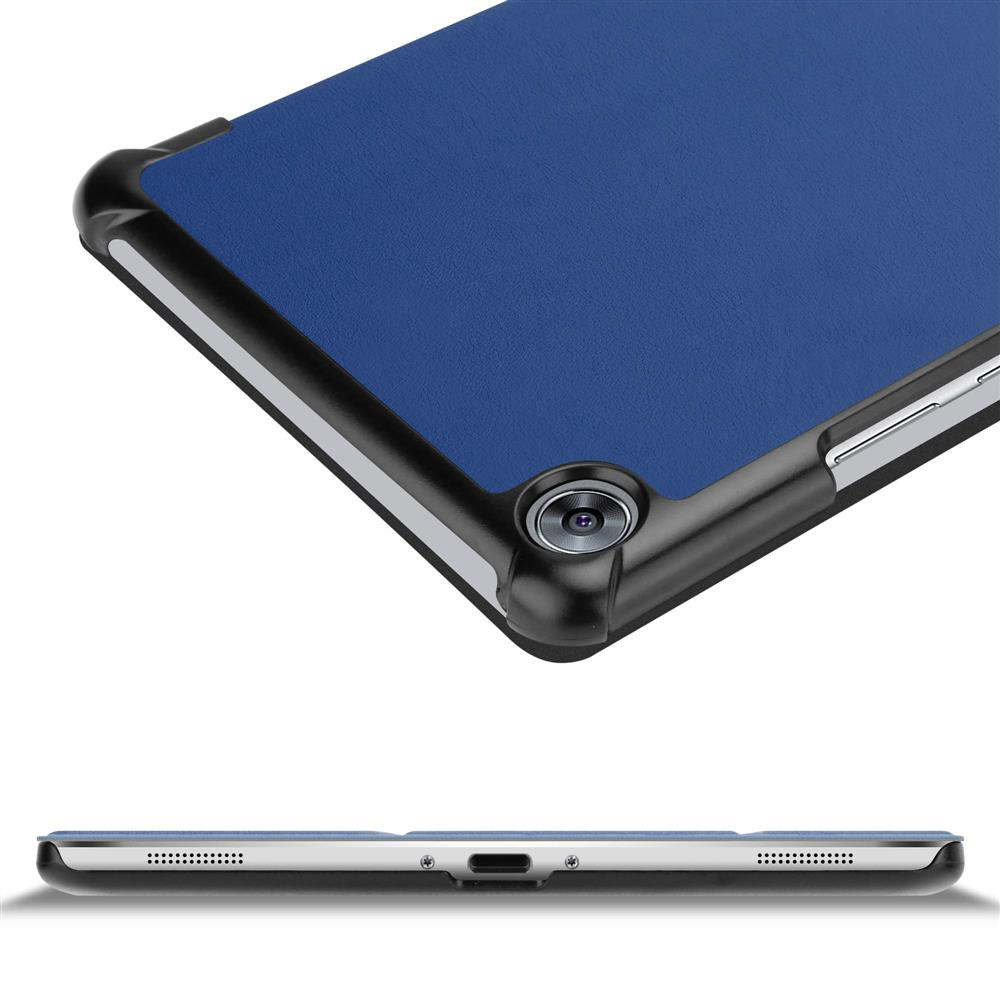 Blaue Tablethülle mit schwarzen Rändern. Die Oberseite hat eine Kamera, die Unterseite Löcher.