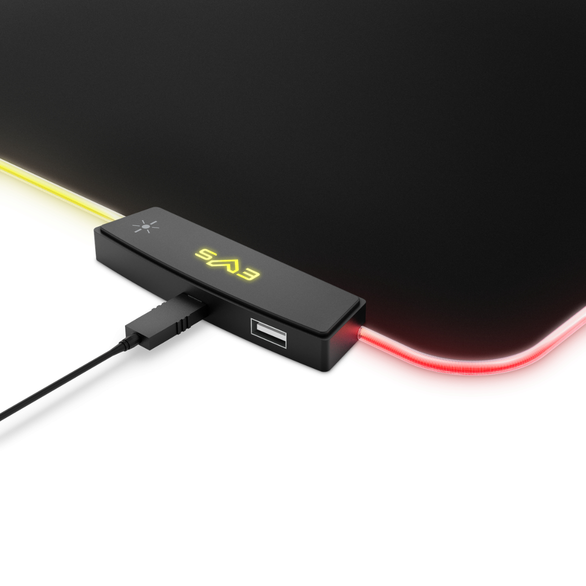 Una alfombrilla de ratón negra con un conector USB y un borde iluminado.