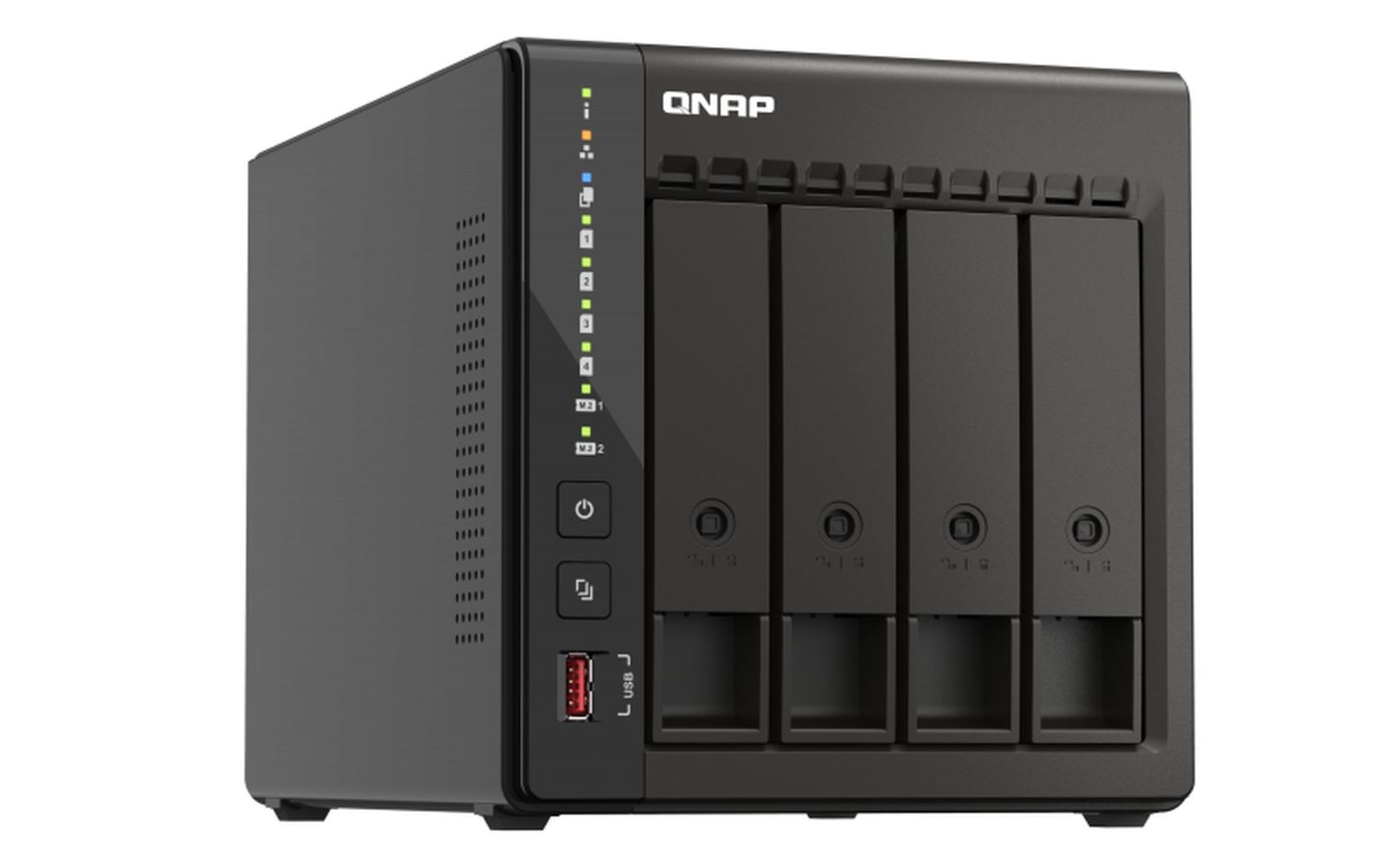 Schwarzer QNAP NAS-Server mit 4 Laufwerksschächten, Frontansicht, weißer Hintergrund.