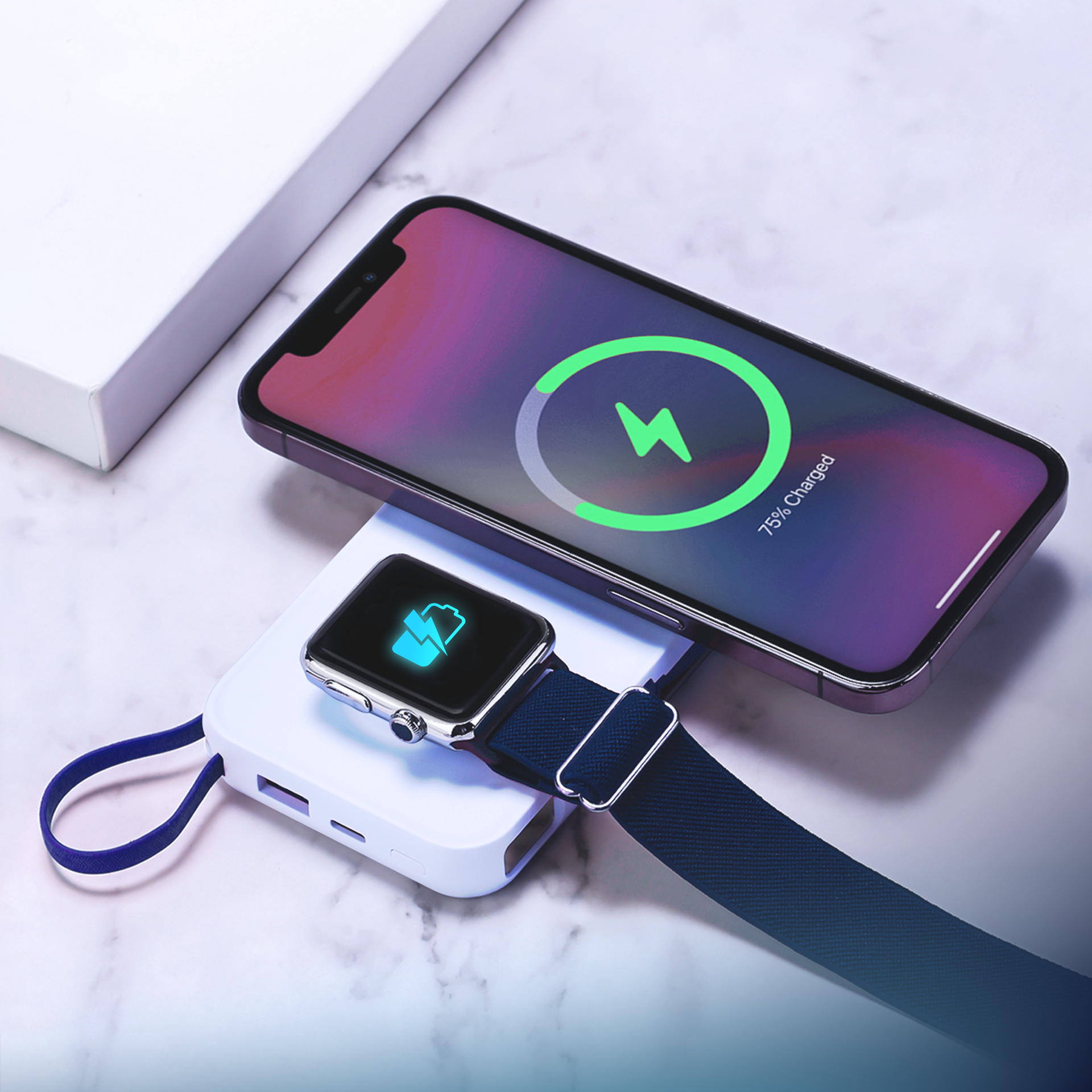 Telefon i smartwatch ładują się bezprzewodowo na białym power banku. Telefon pokazuje 75% naładowania.