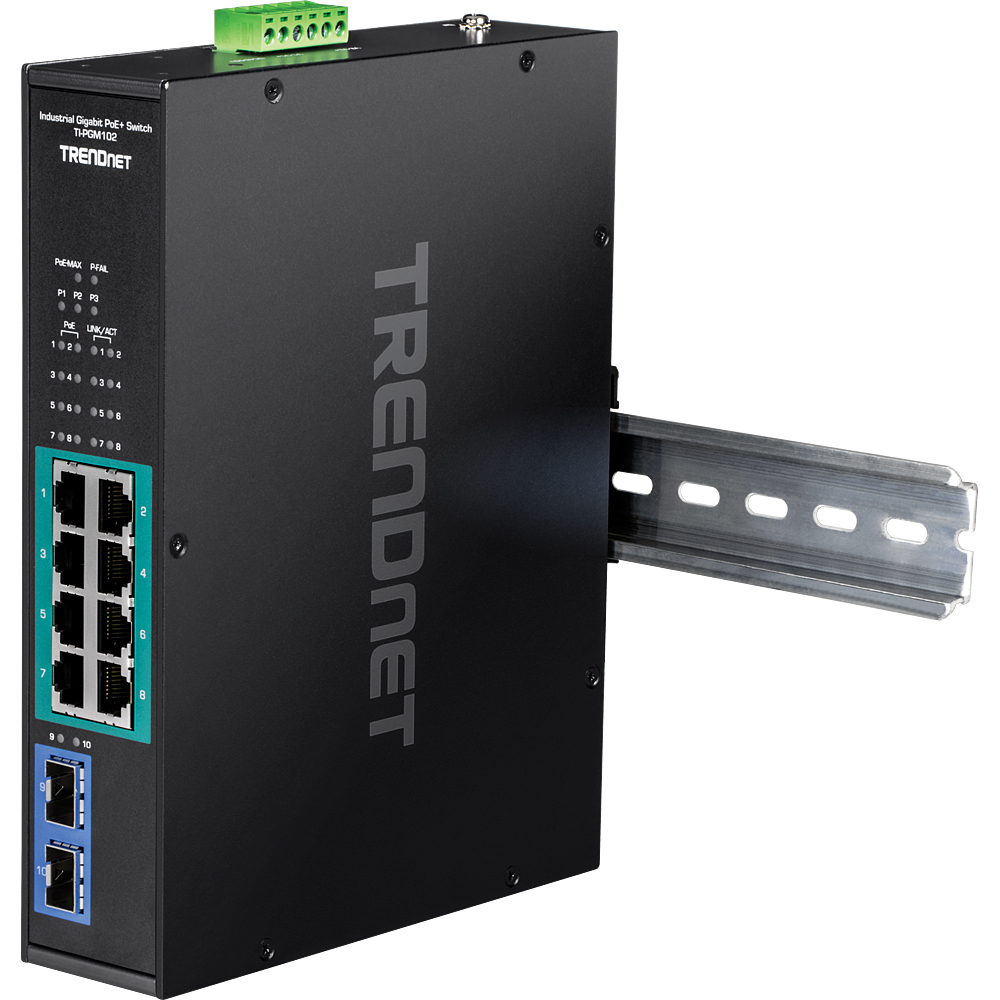 Switch di rete nero con porte ed etichette, montato su una superficie bianca.