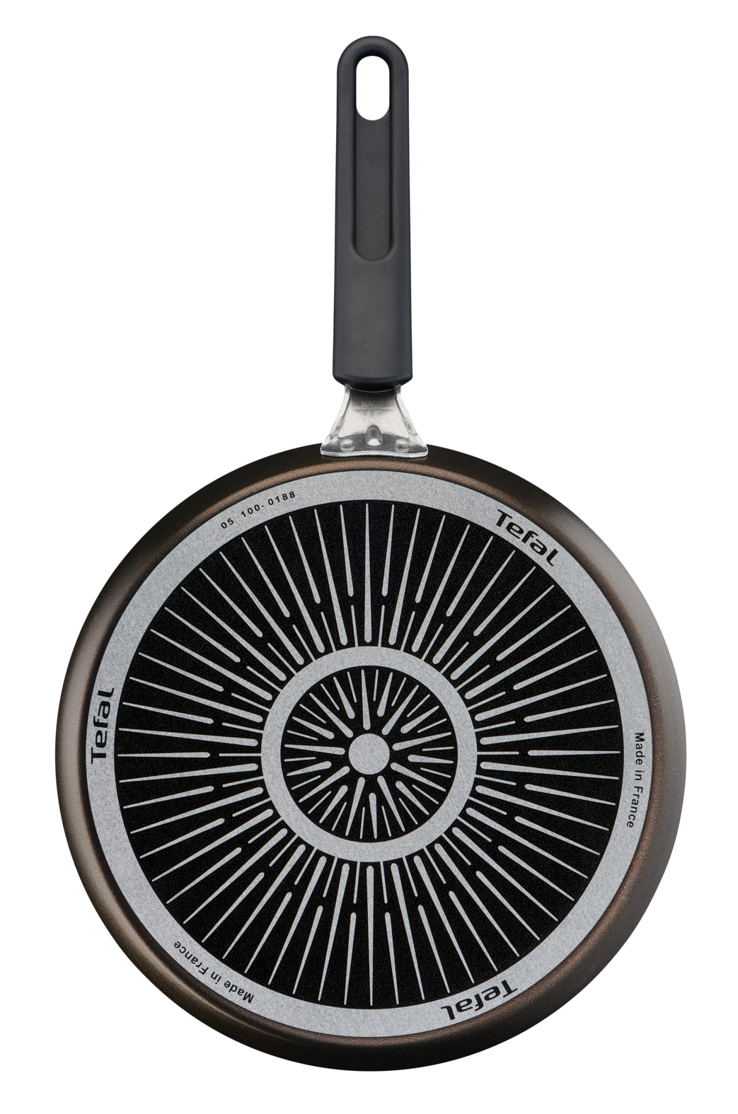 Spód patelni pokazujący wzór i czarny uchwyt.