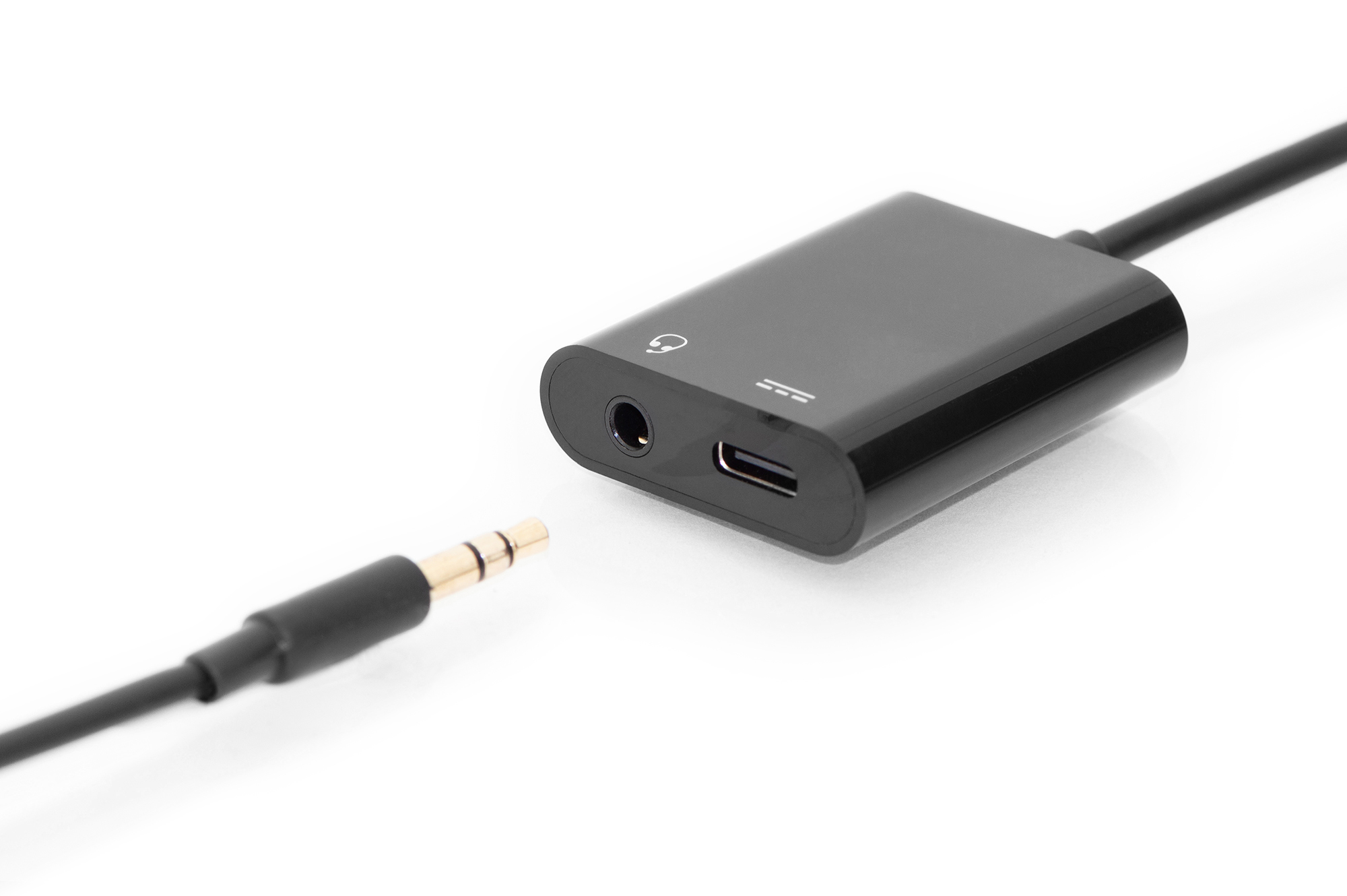 Schwarzer Audioadapter mit Kopfhöreranschluss und USB-Anschluss, mit Kabel.