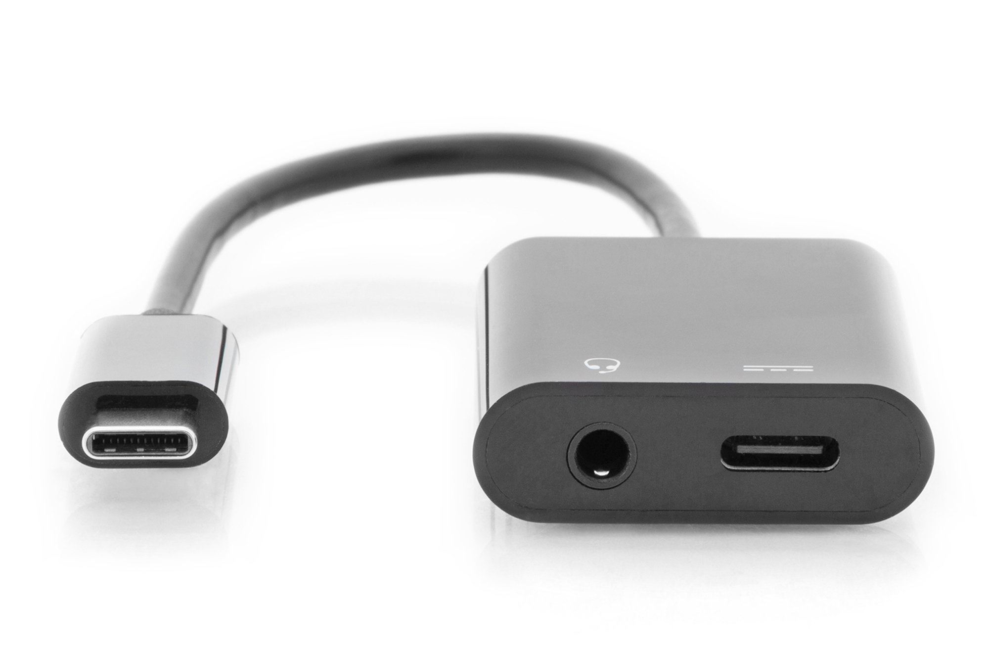 Ein silberner und grauer USB-C-zu-Audio-Adapter. Er hat einen USB-C-Stecker und eine 3,5-mm-Audiobuchse.