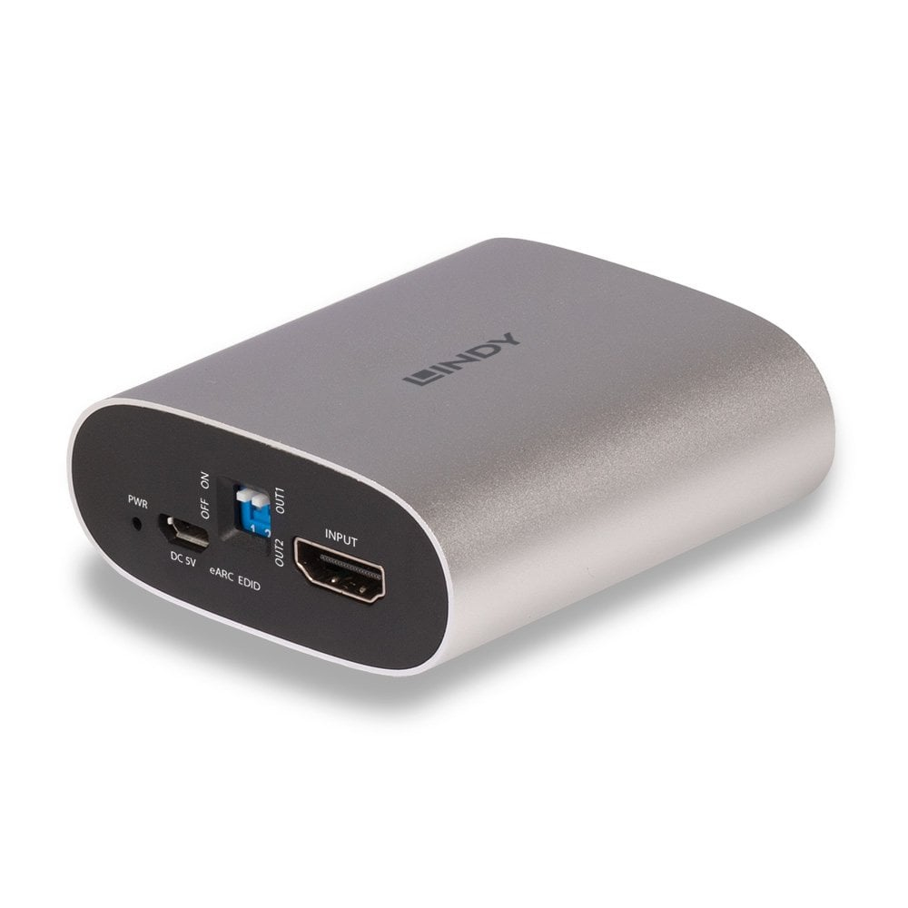 Silberner LINDY HDMI-Adapter. Weißer Hintergrund.