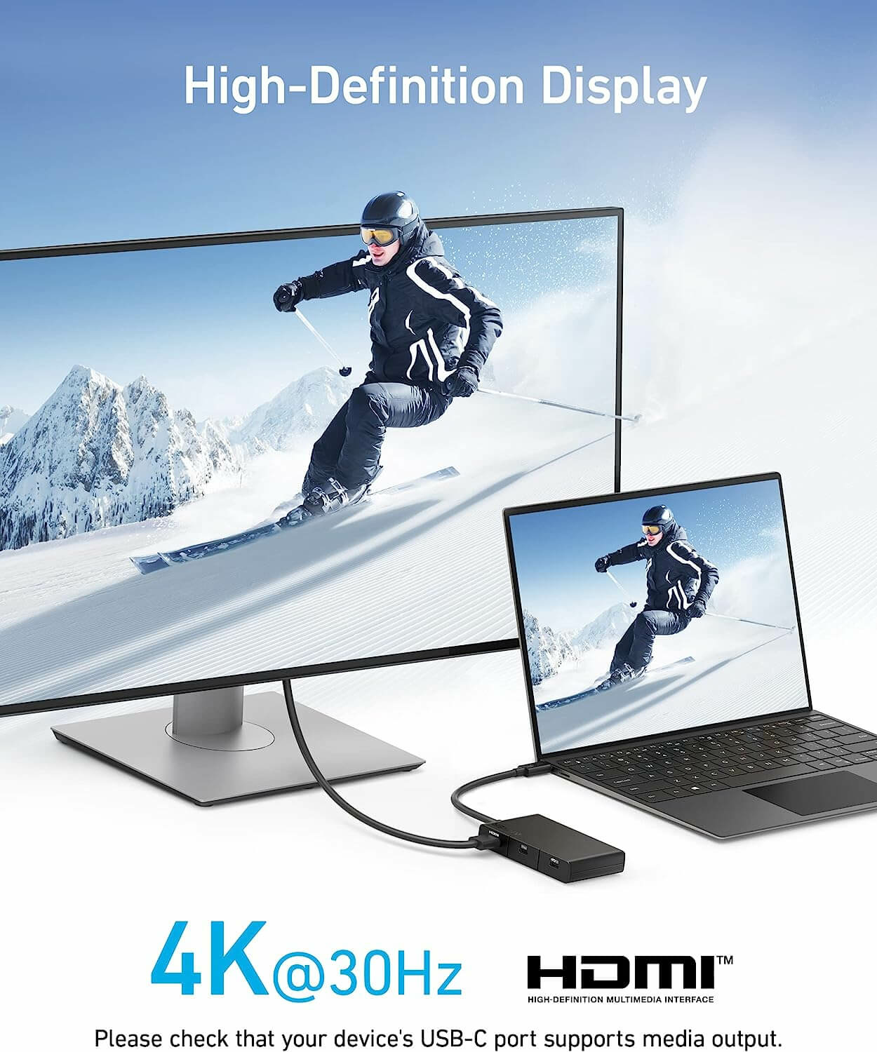 Immagine che mostra un display e un laptop collegati, con il display che mostra uno sciatore.