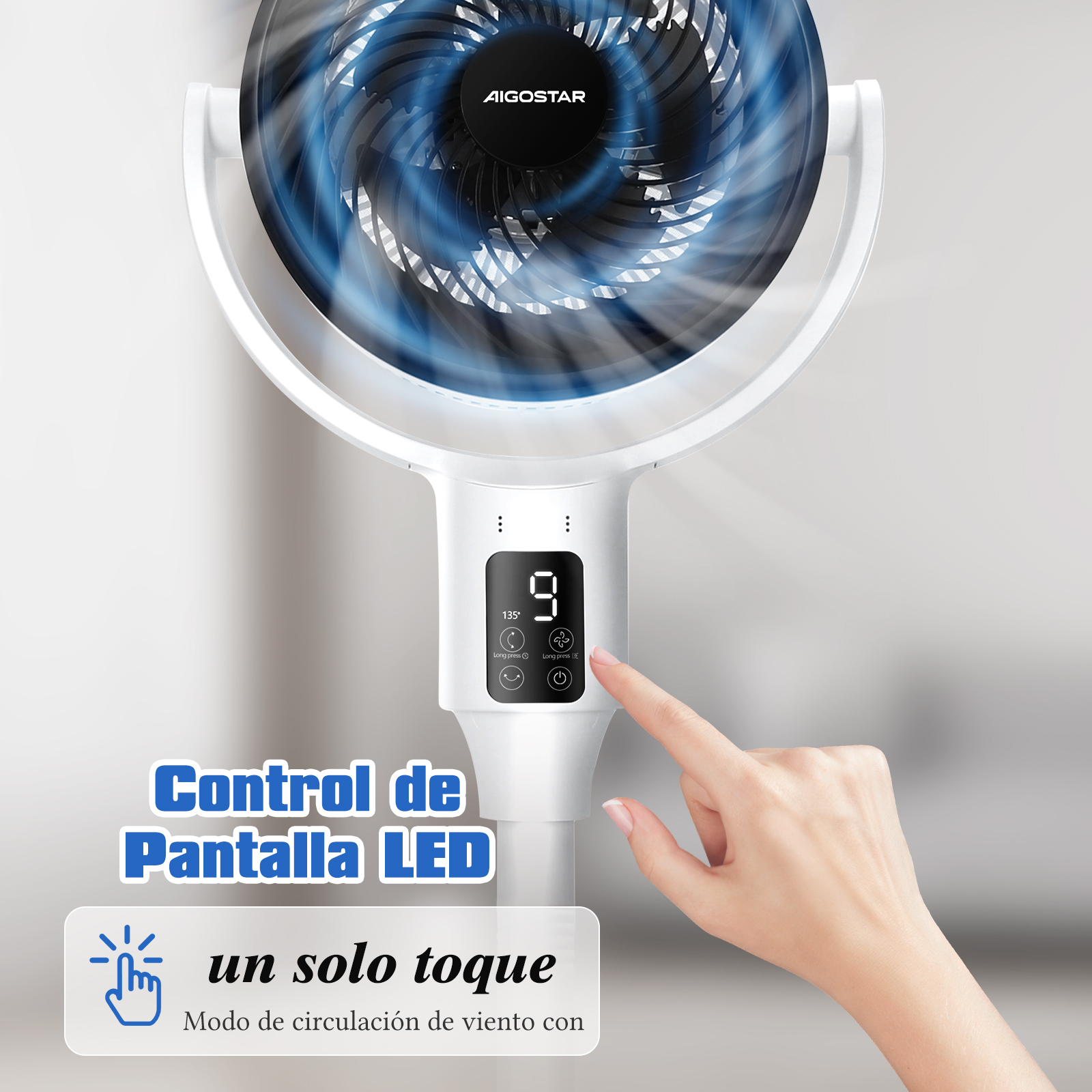 Un ventilador blanco con pantalla digital, mano señalando el panel de control, texto español.