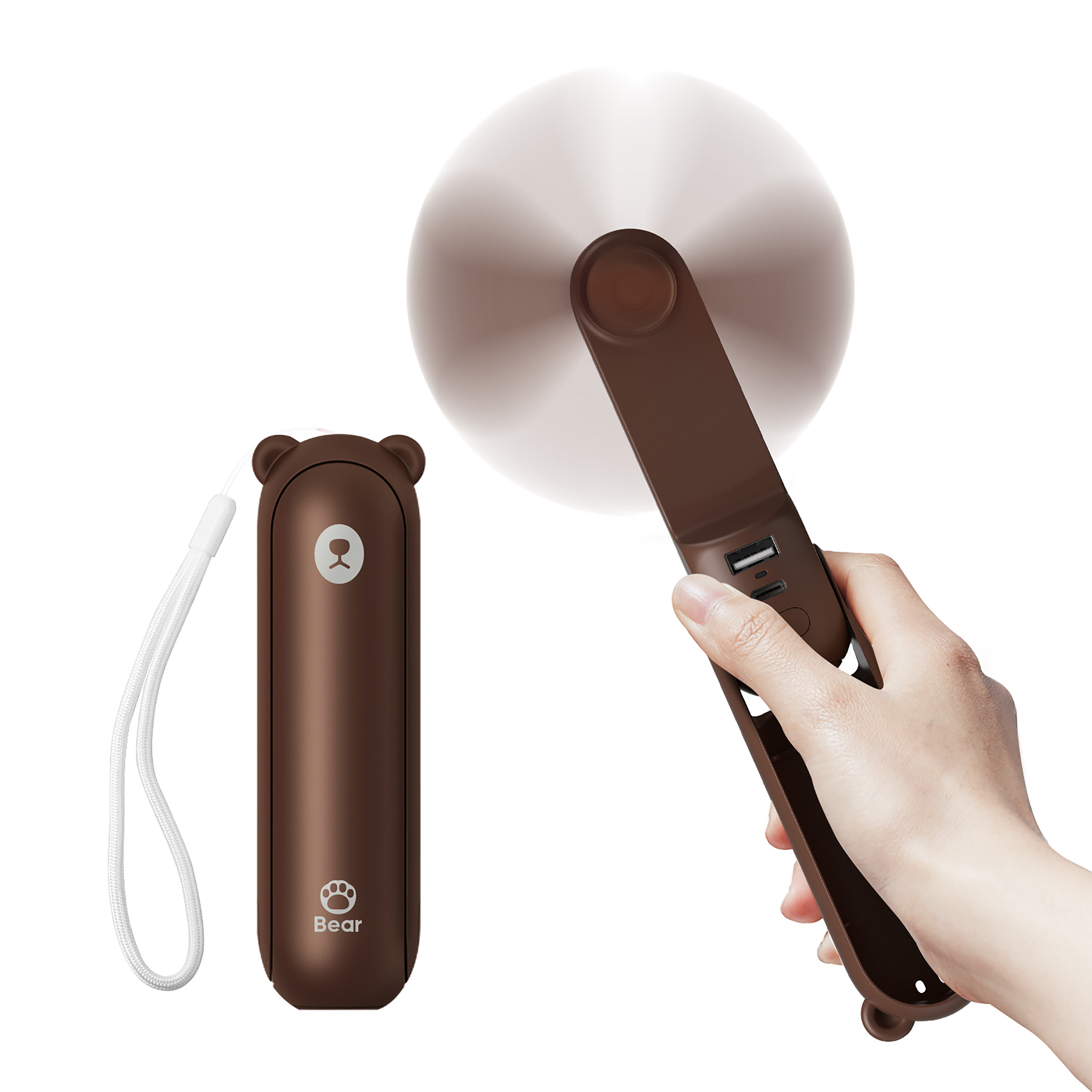 Un ventilatore a mano a forma di orso marrone. Una mano tiene il ventilatore con le pale in rotazione.
