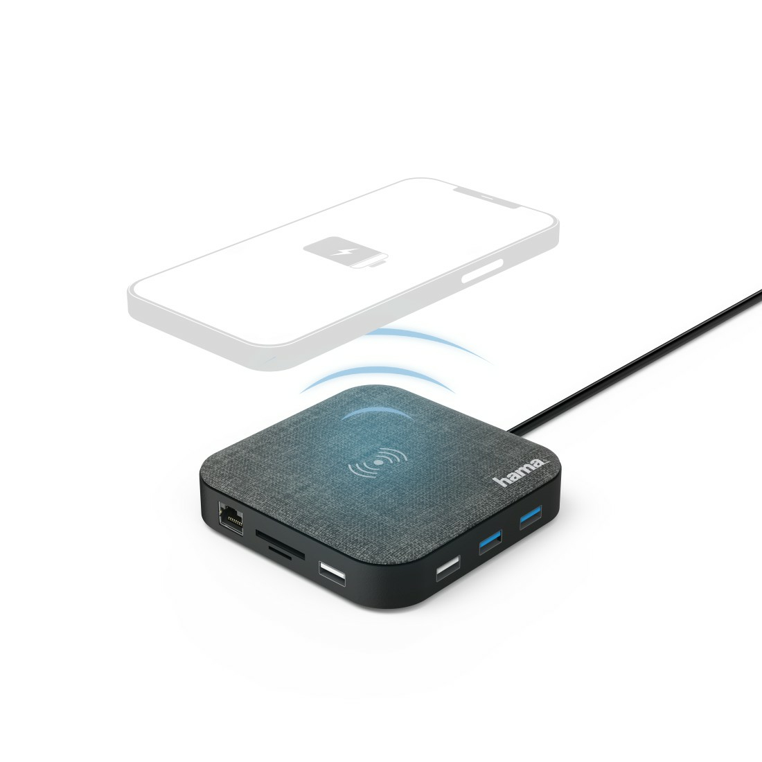 Un hub di ricarica con un telefono in carica wireless sopra. Ha più porte e un logo.