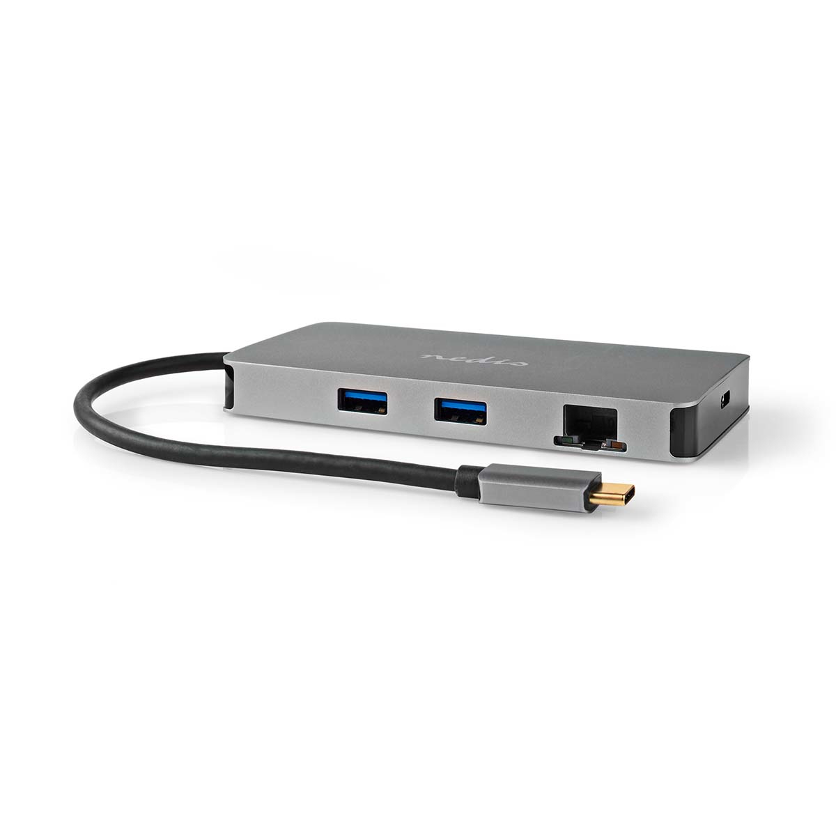 Een zilveren hub met poorten en een zwarte kabel met een connector, op een witte achtergrond.
