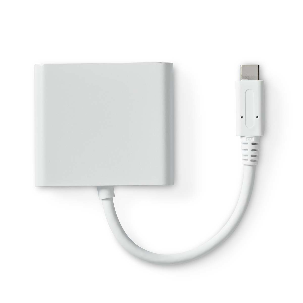 Witte USB-C adapter met een witte kabel op een witte achtergrond.