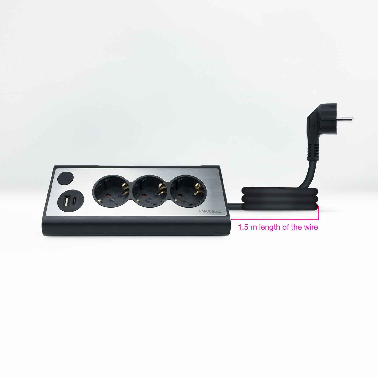 Czarny przedłużacz z 3 gniazdami, portem USB i czarnym przewodem o długości 1,5 metra.