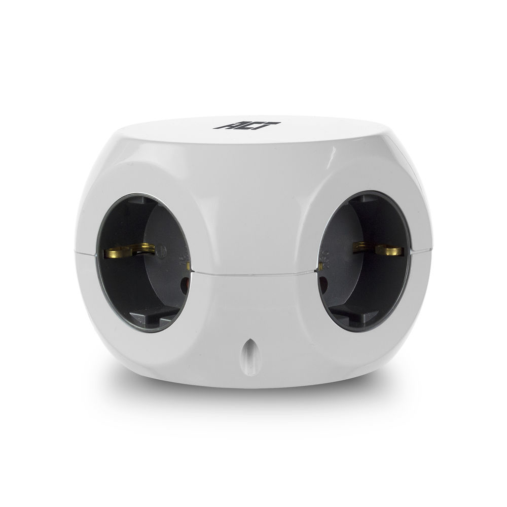 Biały zasilacz w kształcie kostki z wieloma gniazdami. Produkt na białym tle.