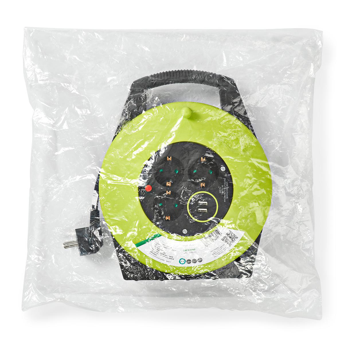 Avvolgicavo prolunga verde e nero in un sacchetto di plastica trasparente. L'avvolgicavo ha prese e porte USB.