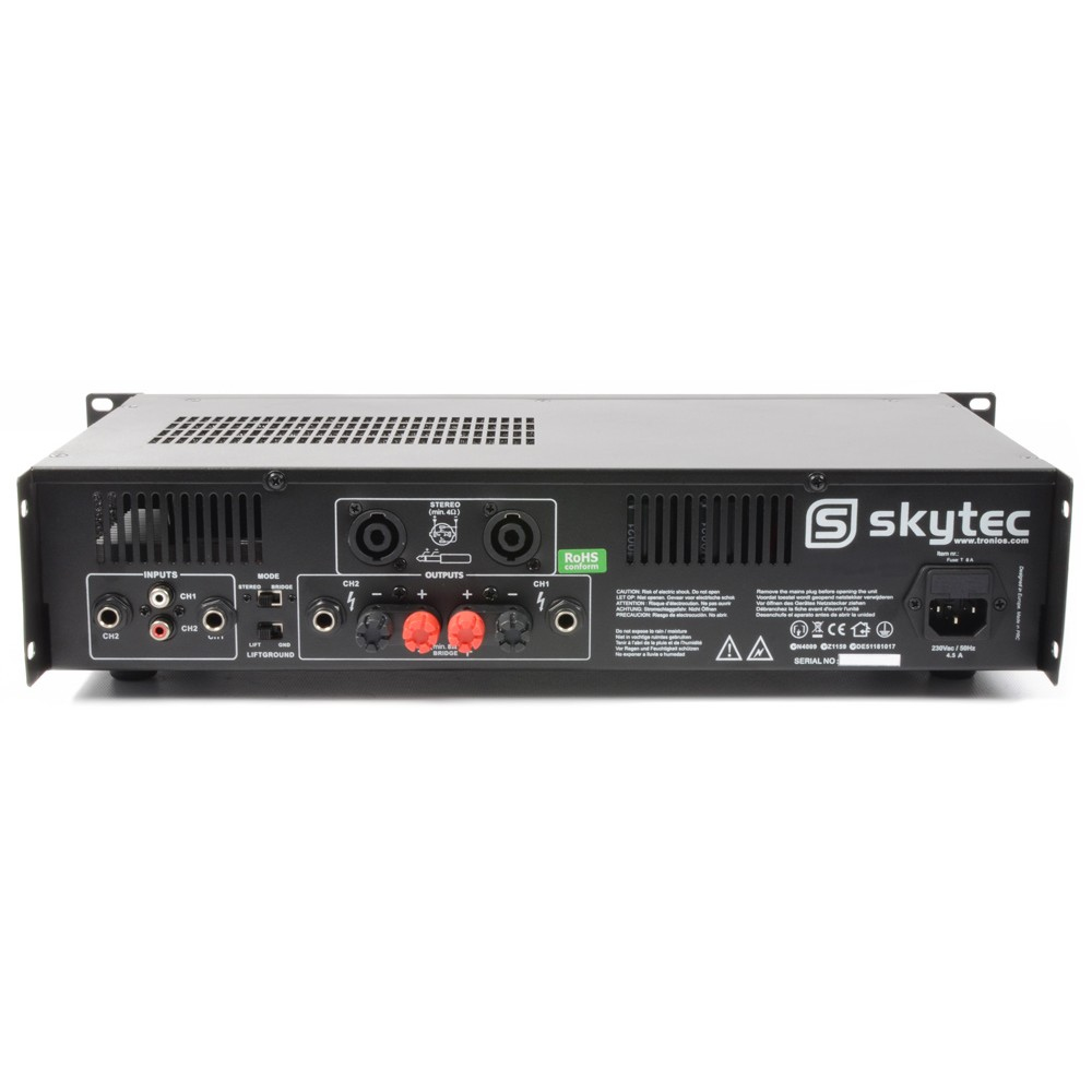 Panel trasero de amplificador negro con entradas, salidas y la marca 'SKYTEC'.