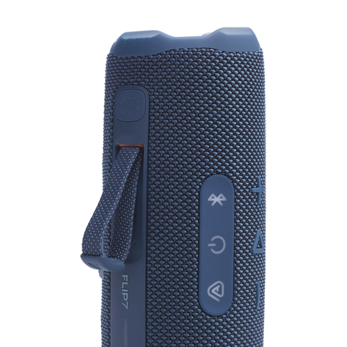 Nahaufnahme eines blauen JBL Flip 7 tragbaren Lautsprechers. Tasten und ein Tragegurt sind sichtbar.