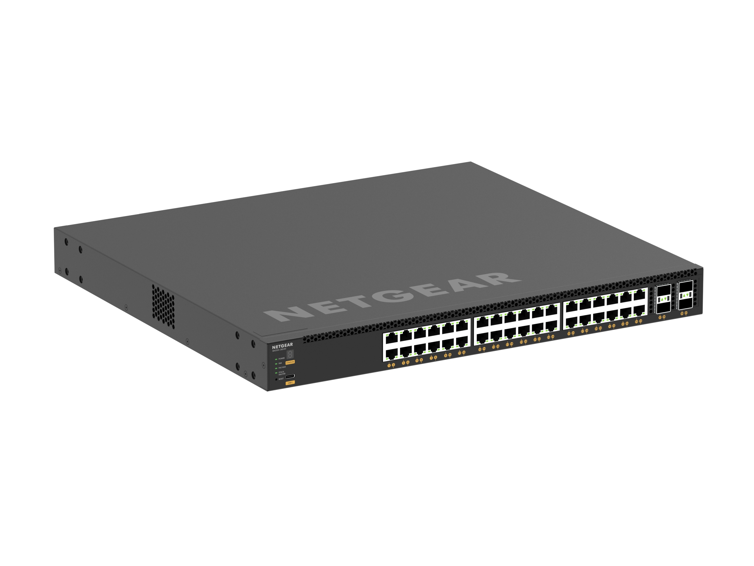 Zwarte NETGEAR netwerkswitch met meerdere Ethernet-poorten, schuine weergave, witte achtergrond.