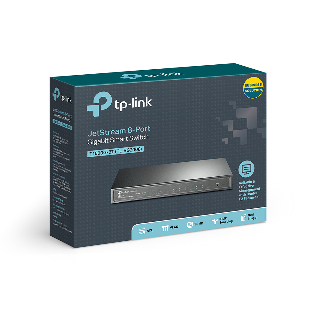 Switch di rete Tp-link in una scatola. La scatola ha testo e immagini. Sfondo bianco.
