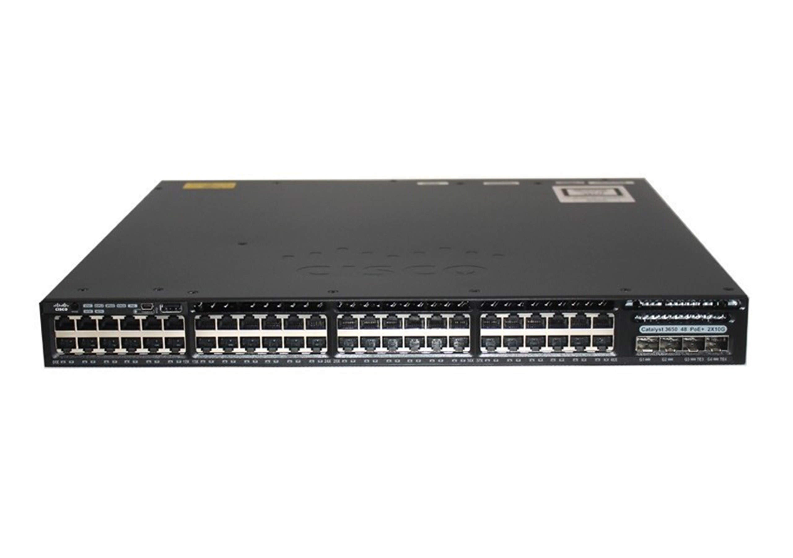 Switch Cisco Catalyst 3650 nero. Dispone di più porte ed etichette. Sfondo bianco.