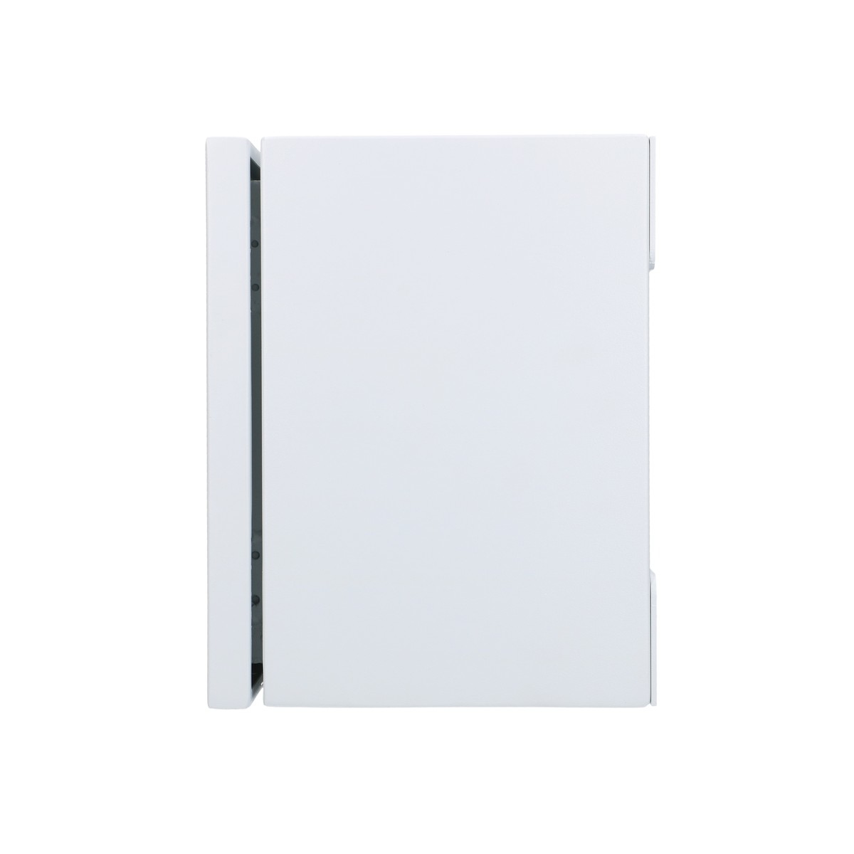 Biały serwer, widok z boku, z ciemnoszarym otworem i białym tłem.