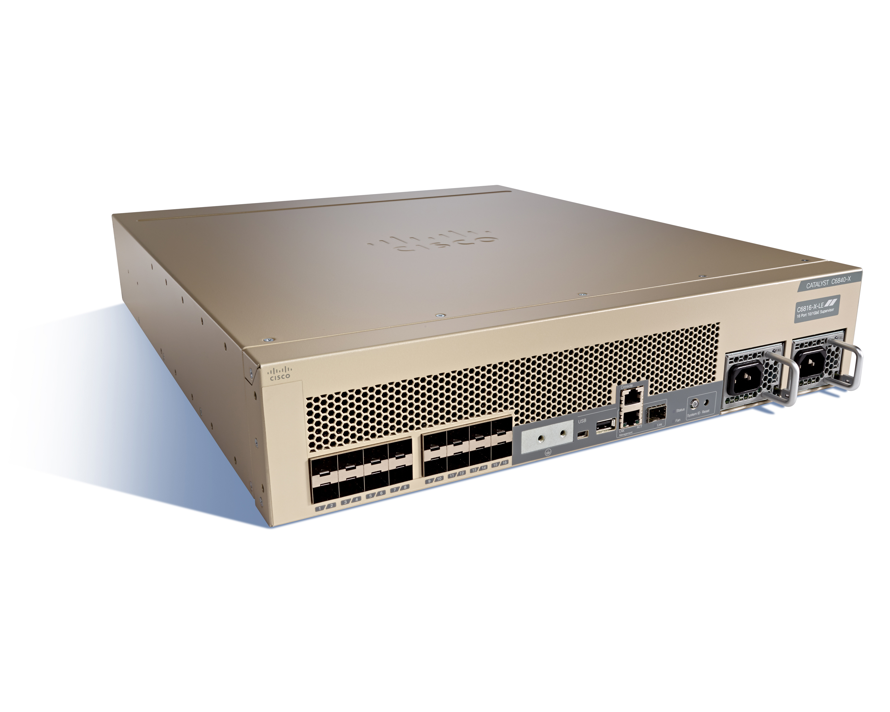 Cisco Nexus Switch, goldfarben, mit Anschlüssen und Lüftern. Weißer Hintergrund.