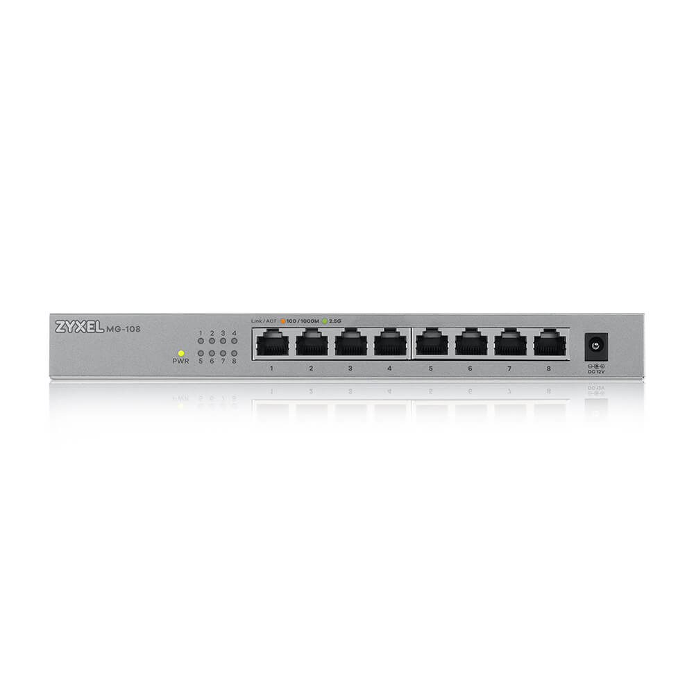 Switch di rete argentato con 8 porte. Numeri e luci sul davanti. Sfondo bianco.