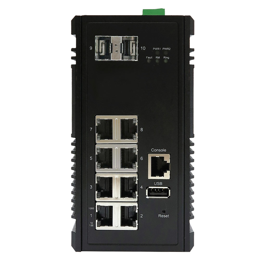 Switch di rete nero con più porte e indicatori, sfondo bianco, vista ravvicinata.