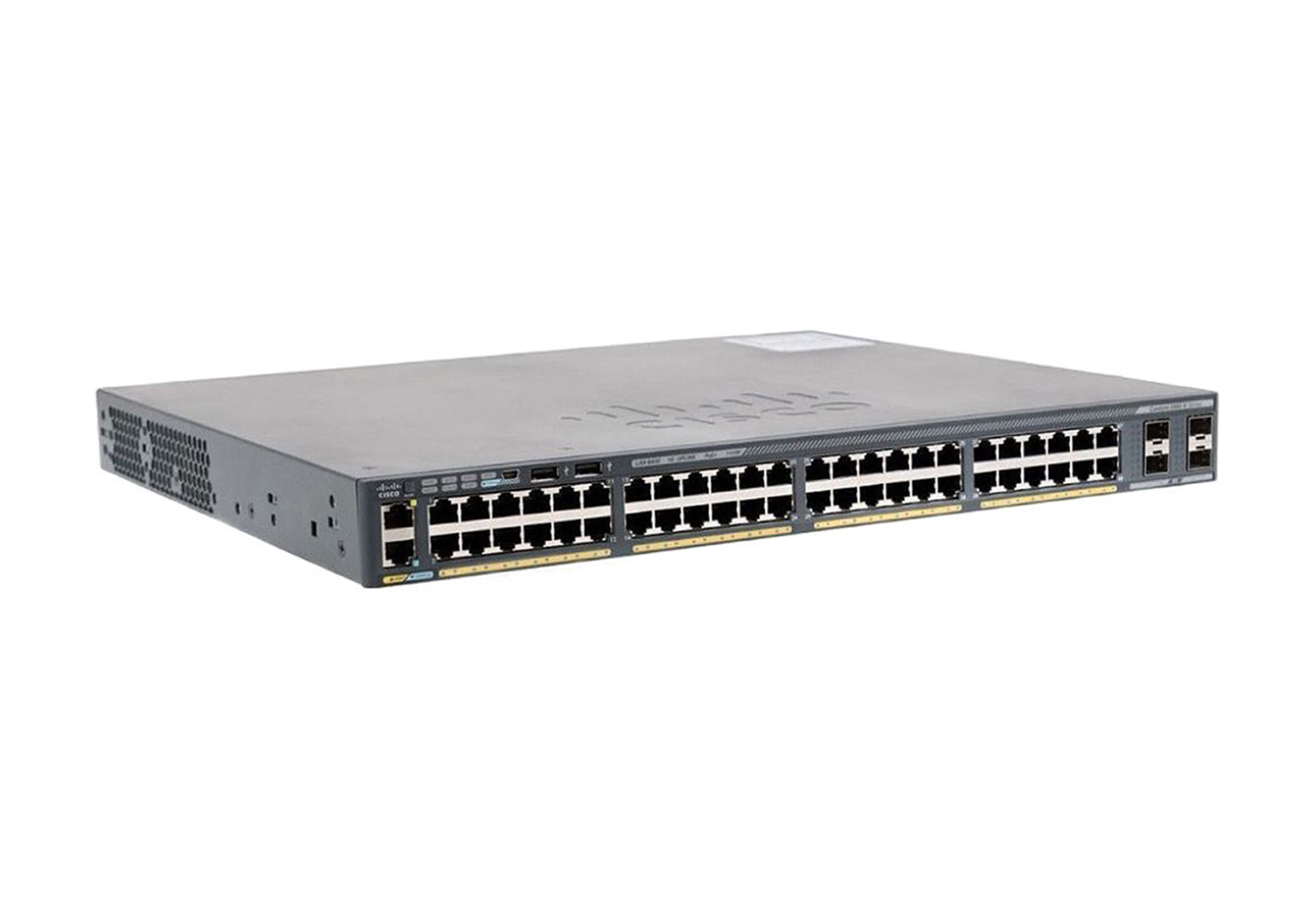 Switch Cisco gris oscuro con numerosos puertos. Tiene detalles amarillos y verdes y está aislado.