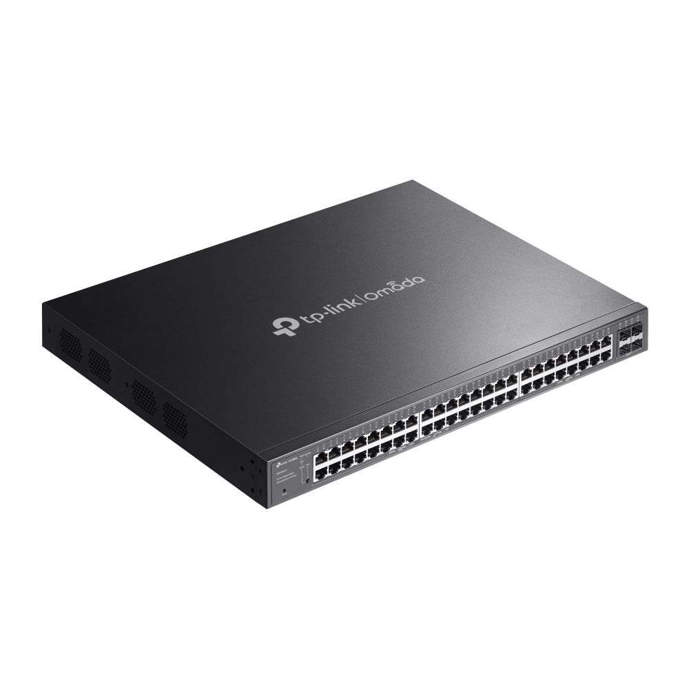 Commutateur réseau noir avec ports en façade et le logo tp-link en haut à gauche.