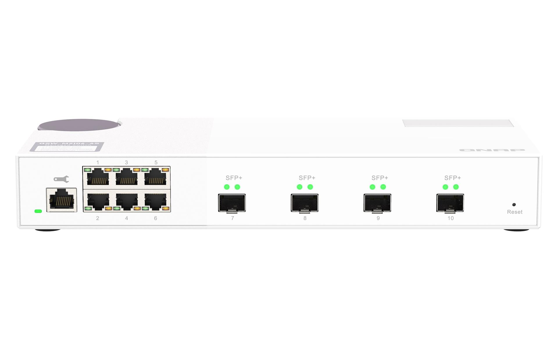 Switch di rete QNAP bianco con porte. Porte nere. Sfondo bianco.
