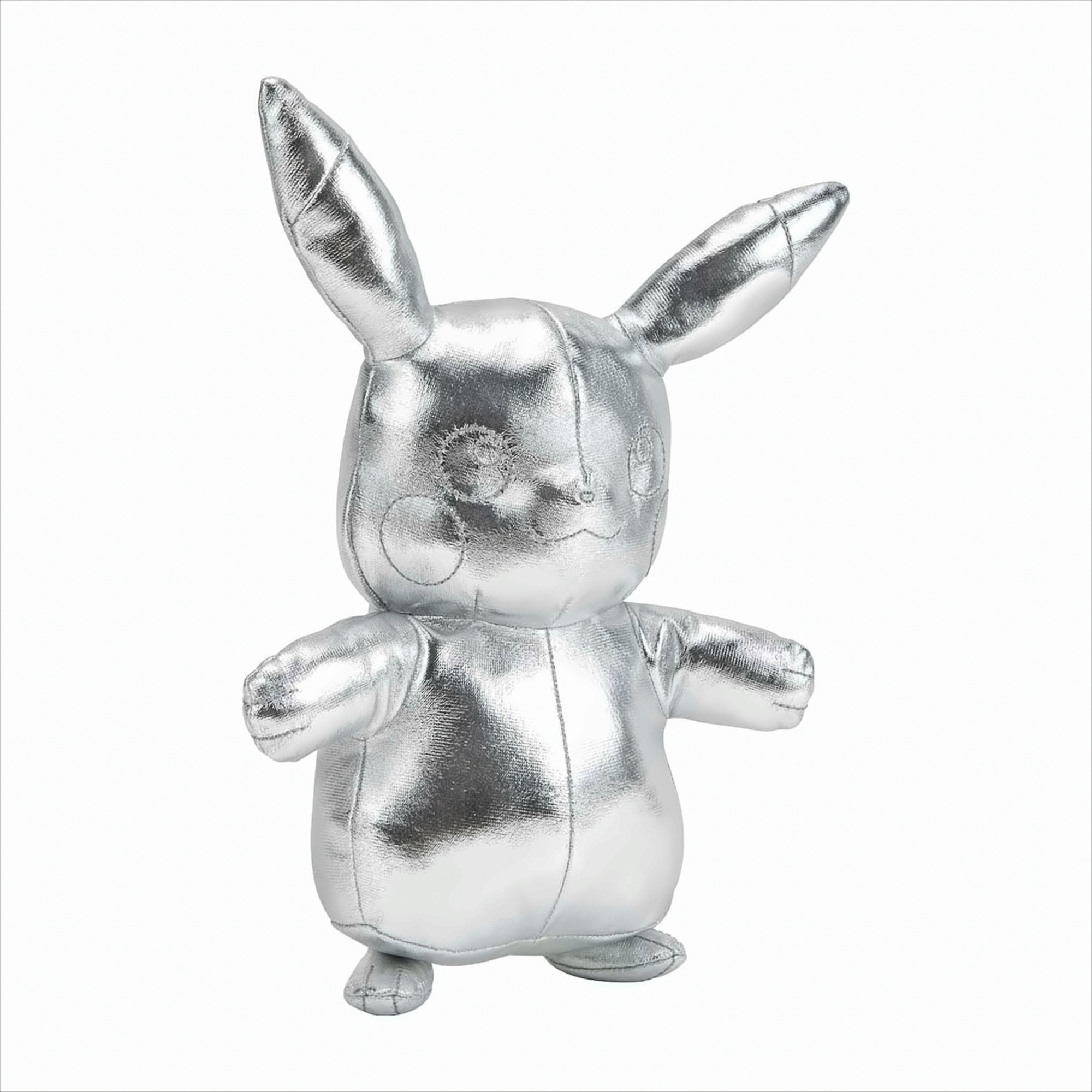 Silbernes Pikachu-Plüschtier, ganz silber, auf weißem Hintergrund.