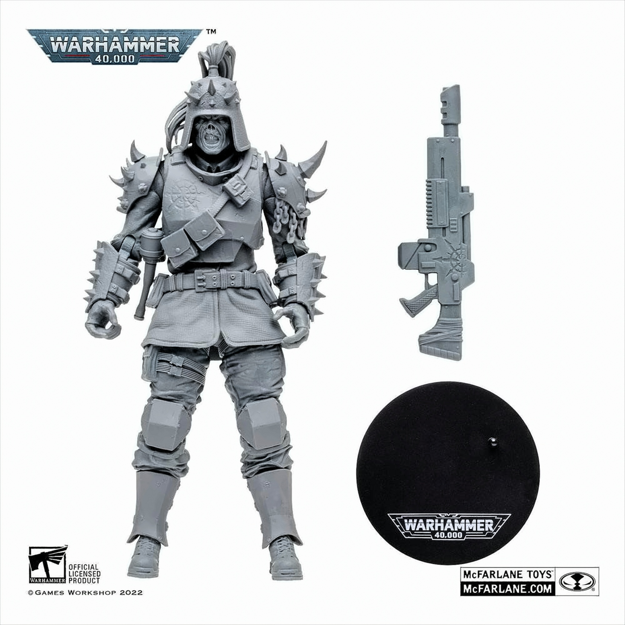 Eine graue Warhammer 40.000 Actionfigur mit Zubehör.
