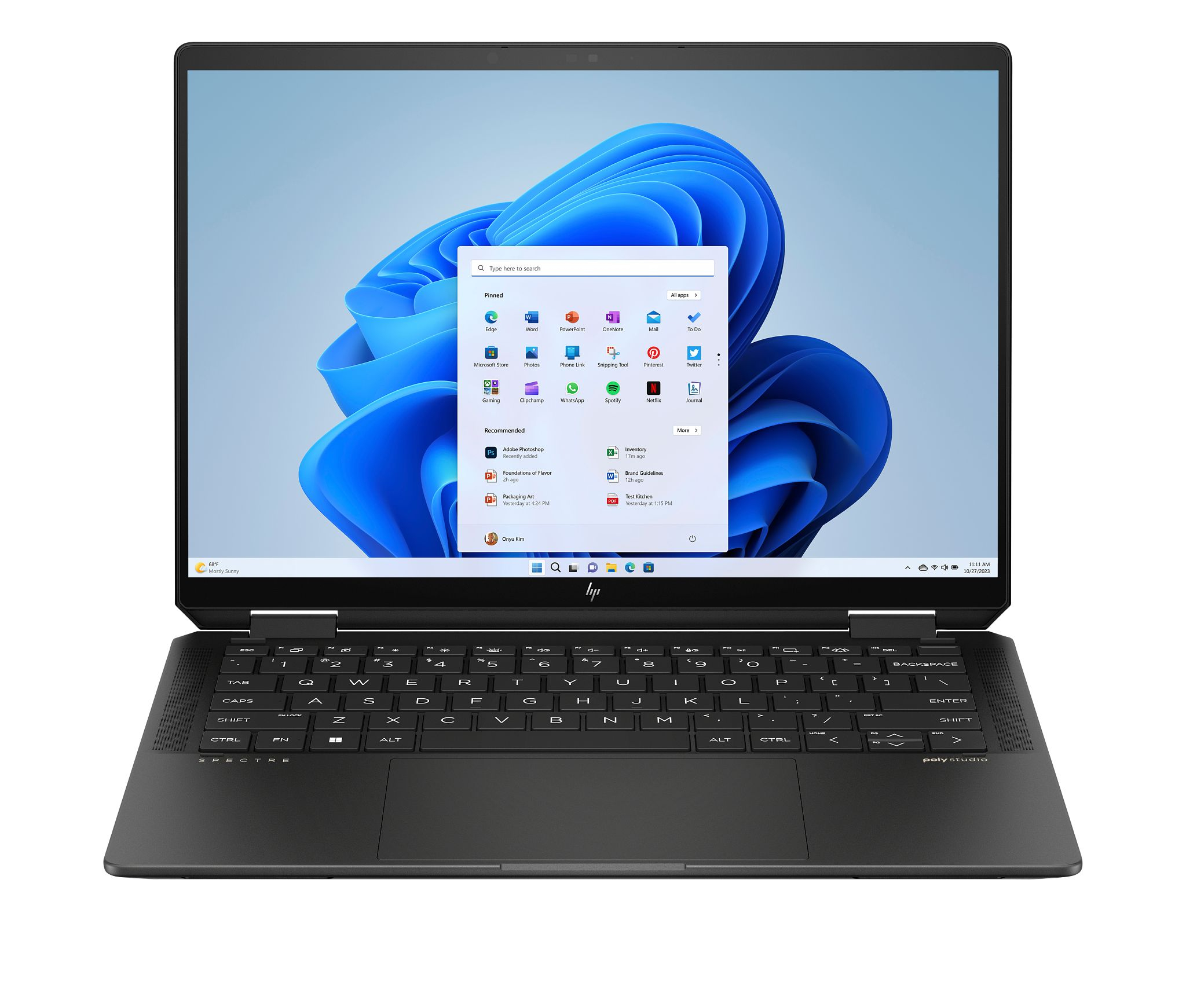 Schwarzer Laptop mit geöffneter Windows 11 Oberfläche. Weißer Hintergrund.