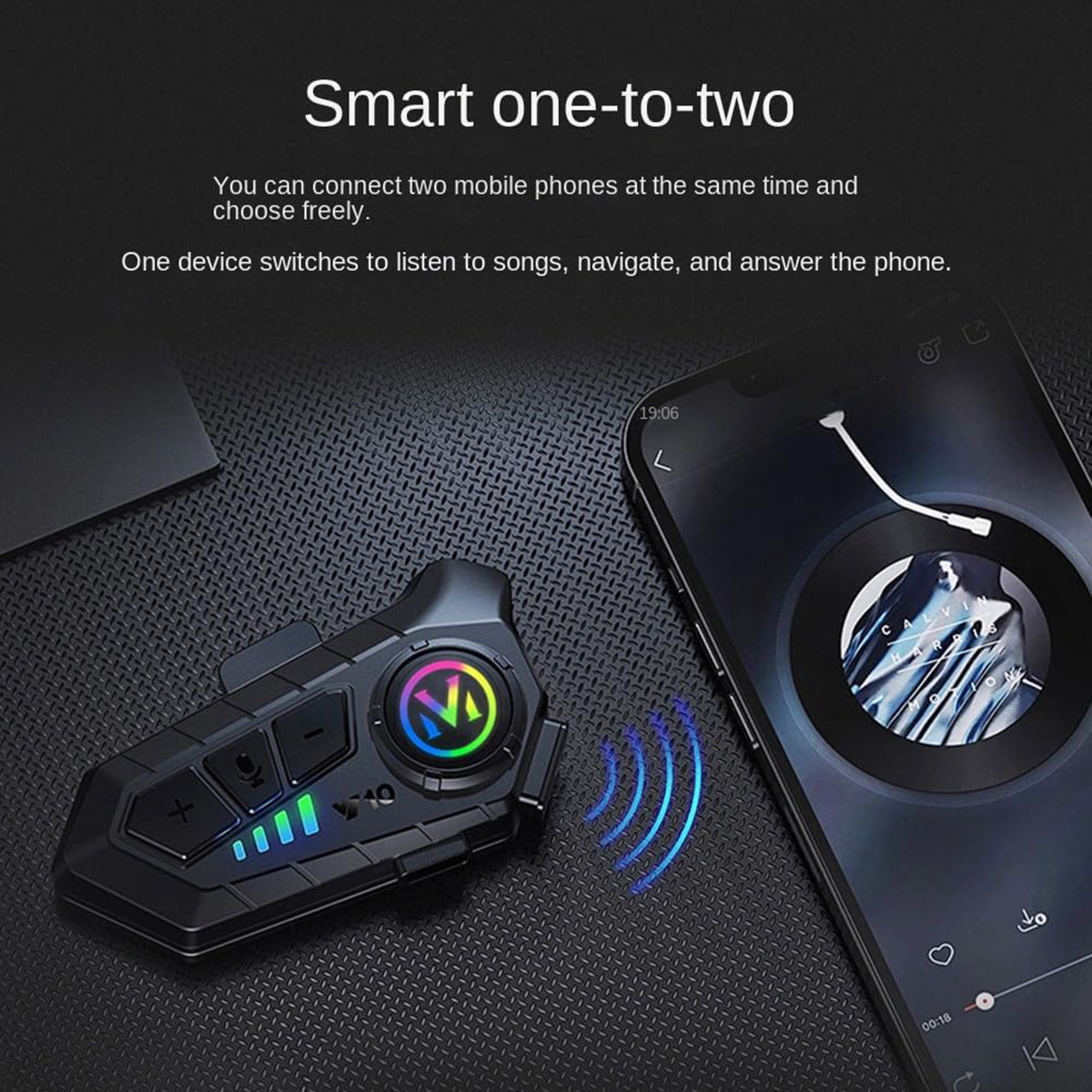 Auricular inalámbrico negro con un teléfono, mostrando una app de música y ondas de sonido.