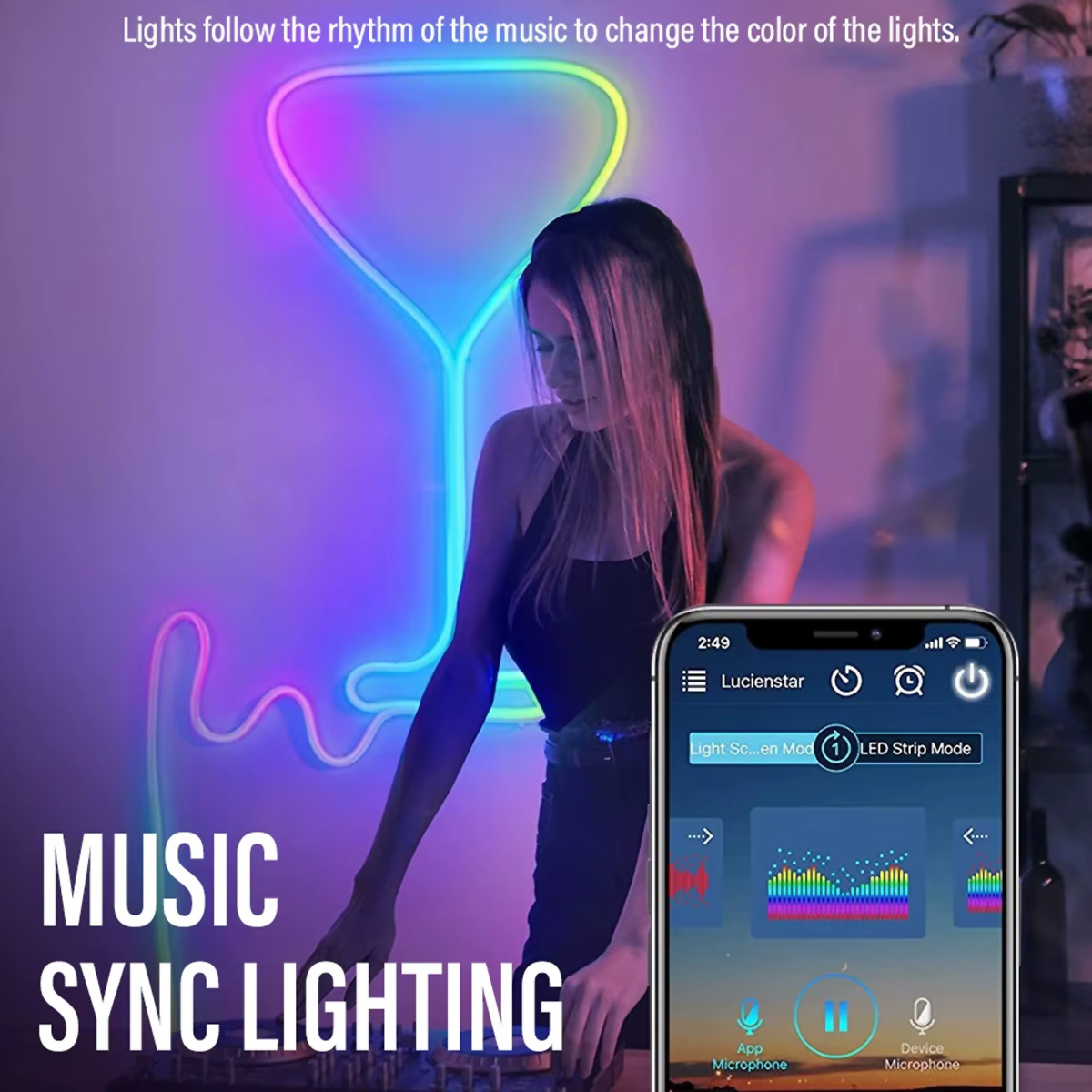Mujer con luz de cóctel de neón. El teléfono muestra la interfaz de la aplicación de sincronización de música.