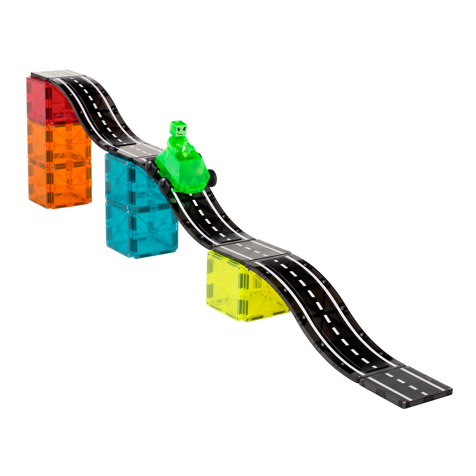 Une piste de jouet avec une voiture verte. La piste est faite de blocs colorés.