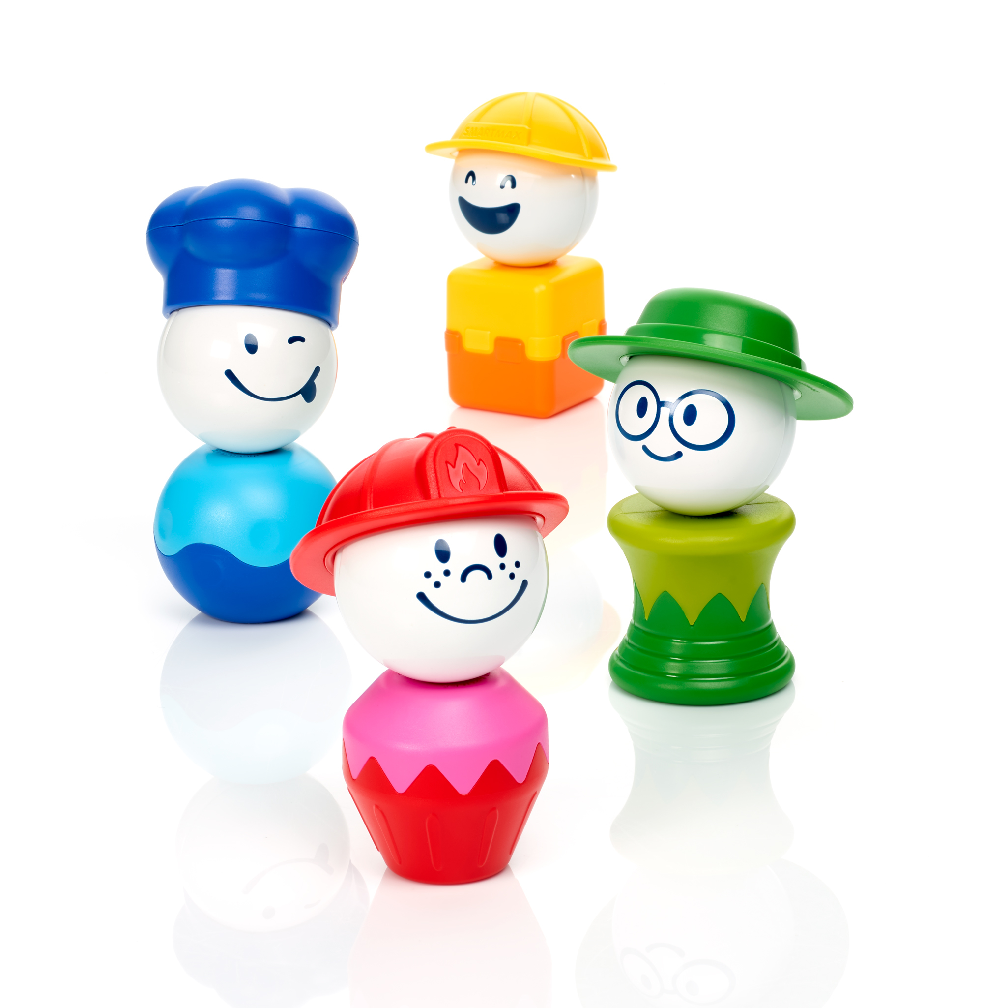 Quattro personaggi giocattolo con cappelli ed espressioni diverse, sfondo bianco.