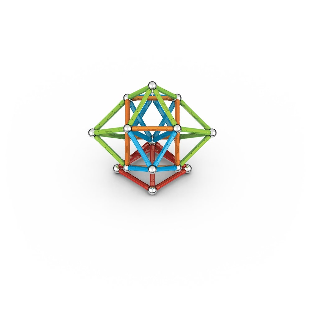 Struttura geometrica fatta di barre colorate e connettori argentati, su bianco.