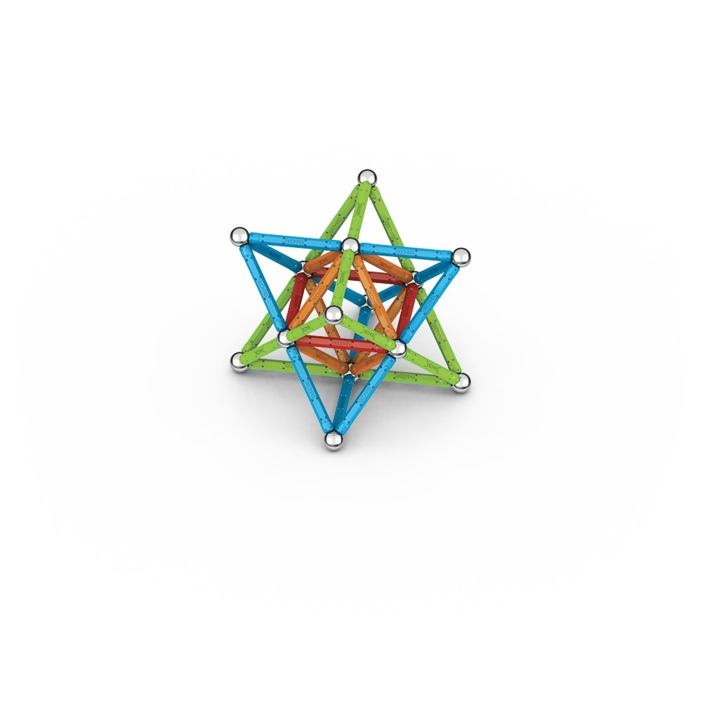 Struttura geometrica colorata fatta di bastoncini e sfere metalliche, isolata su sfondo bianco.