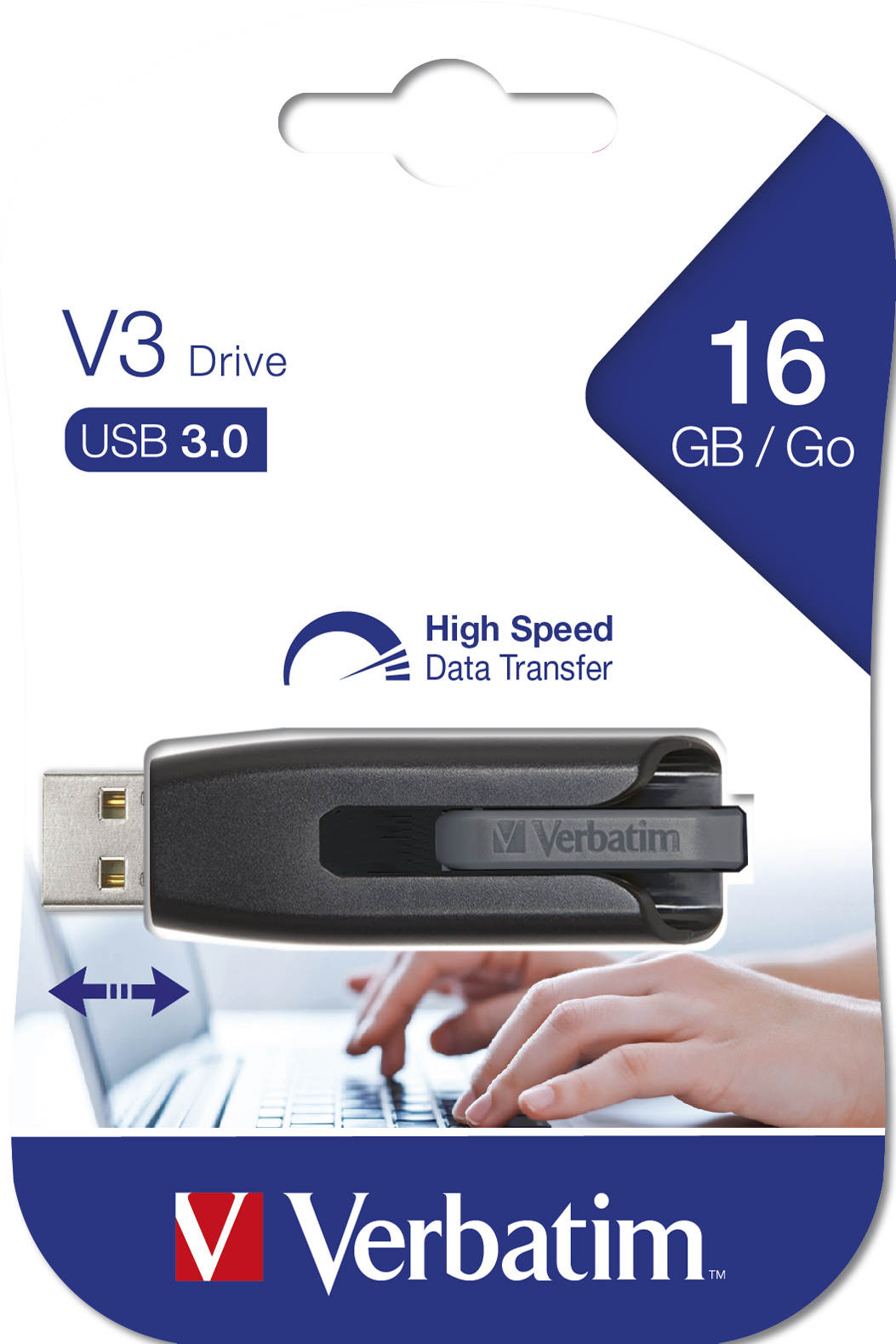 Ein Verbatim USB-Laufwerk in einer Verpackung mit Markennamen und Händen im Hintergrund.