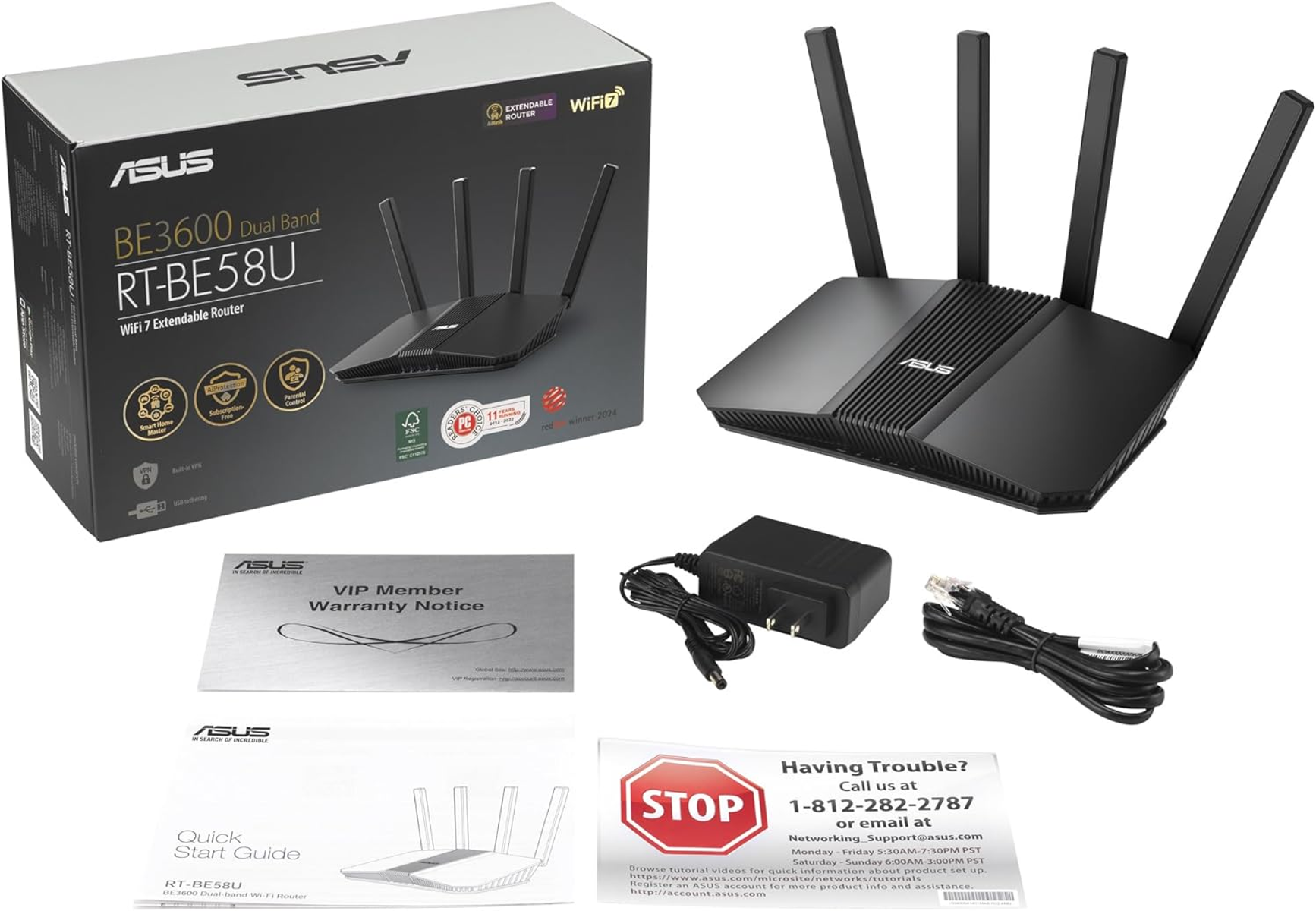 Router, pudełko, zasilacz i inne akcesoria. Router jest czarny, ma 4 anteny i jest marki ASUS.