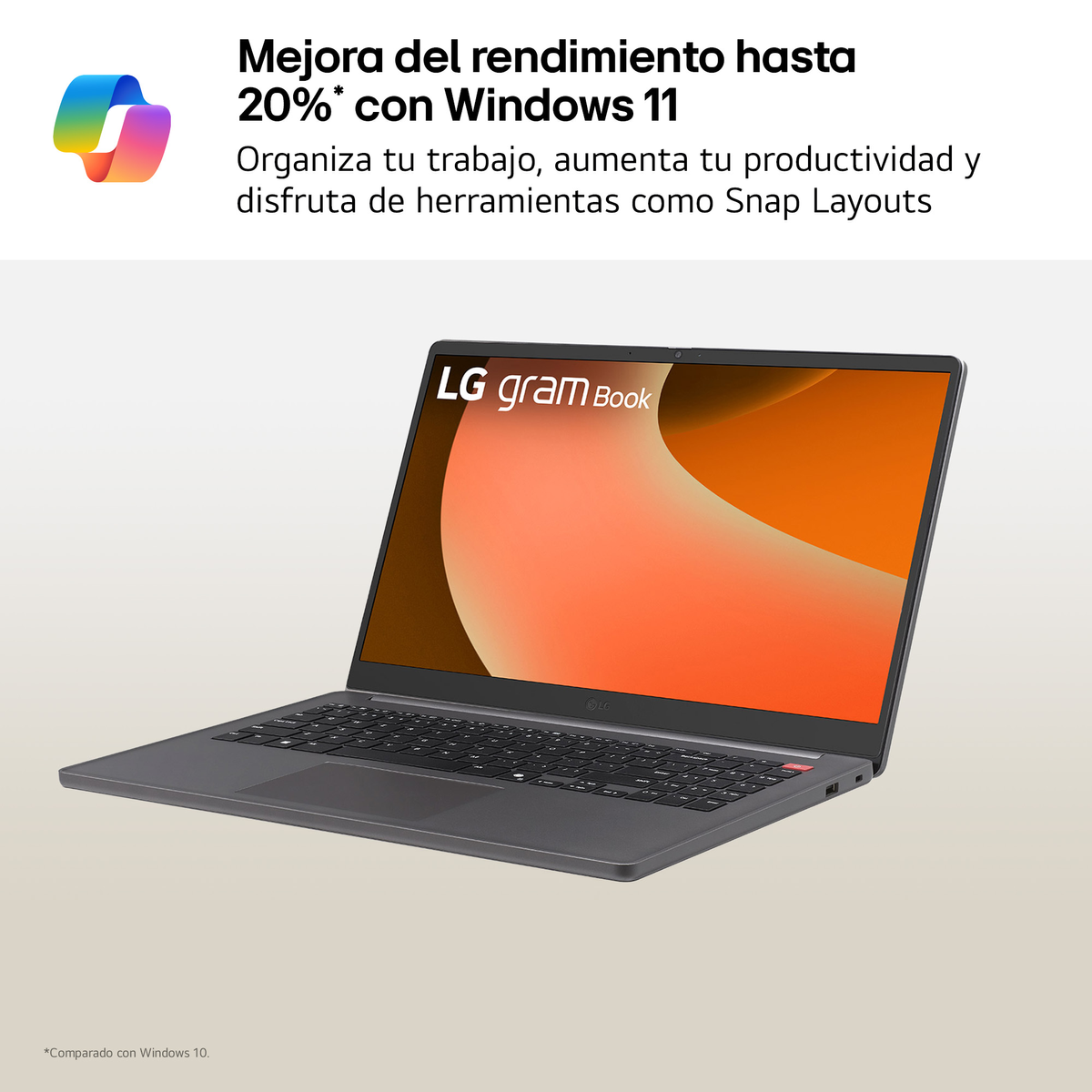 Ordenador portátil sobre una mesa, fondo blanco con texto promocional.