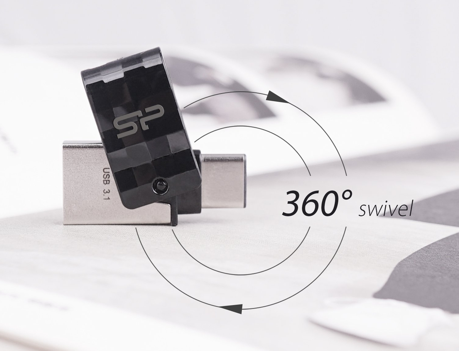 Clé USB avec un capot pivotant noir. L'image montre un mouvement pivotant à 360 degrés.