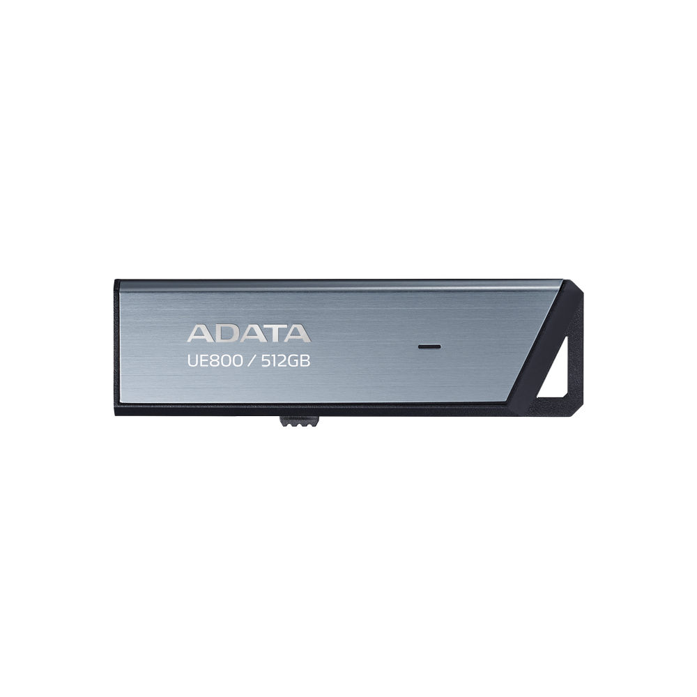 Silberner ADATA UE800 USB-Stick, 512 GB, auf weißem Hintergrund, schräge Ansicht.