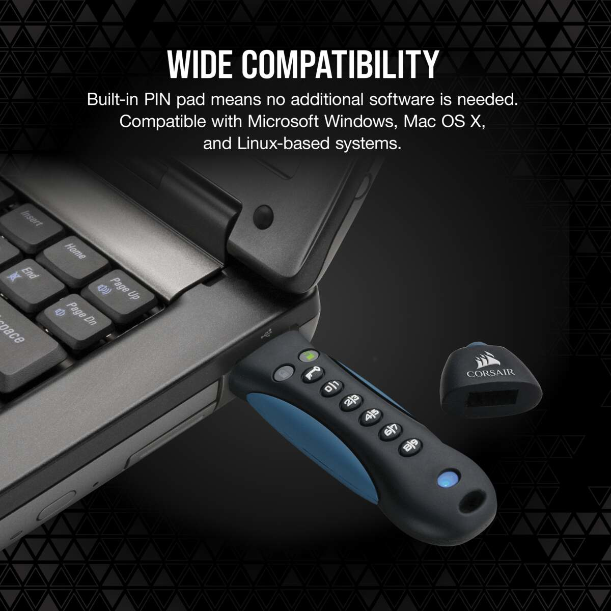 Czarne urządzenie USB podłączone do laptopa, z czarno-niebieskim pilotem.