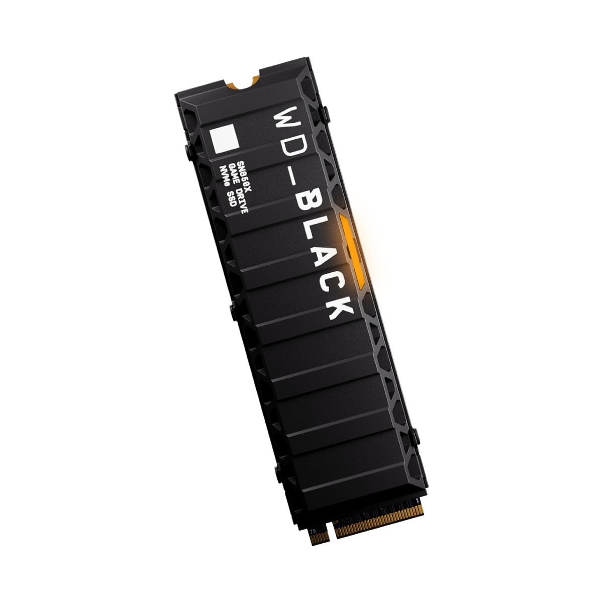 Unidad SSD negra. Rectangular con detalles negros y naranjas. Fondo blanco.
