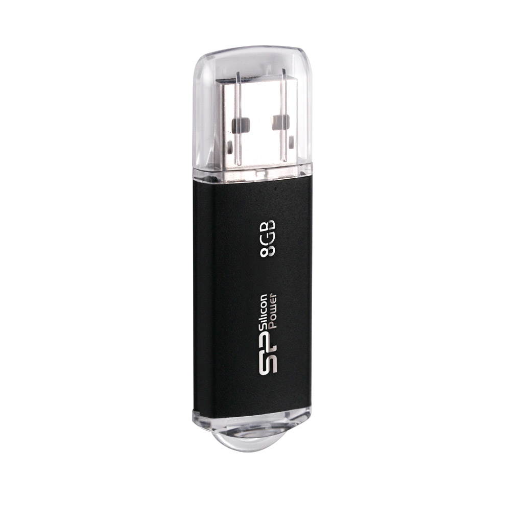 Czarny pendrive USB z przezroczystą nasadką. SP i 8 GB napisane na dysku.
