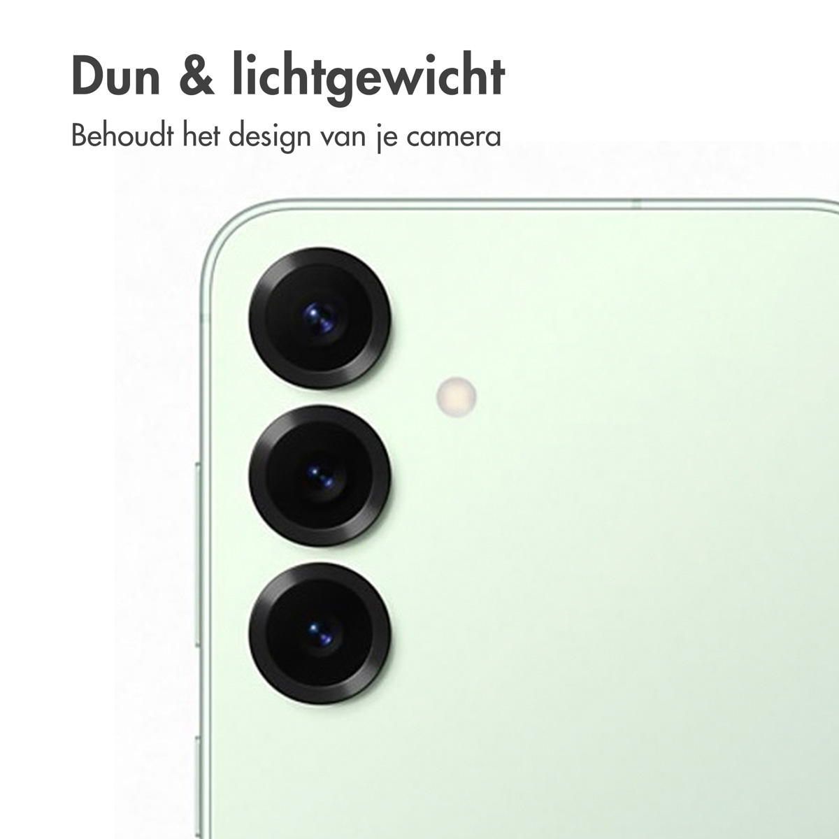 Telefoon met cameralenzen. Close-up van de cameramodule van de telefoon met lenzen. Witte achtergrond.