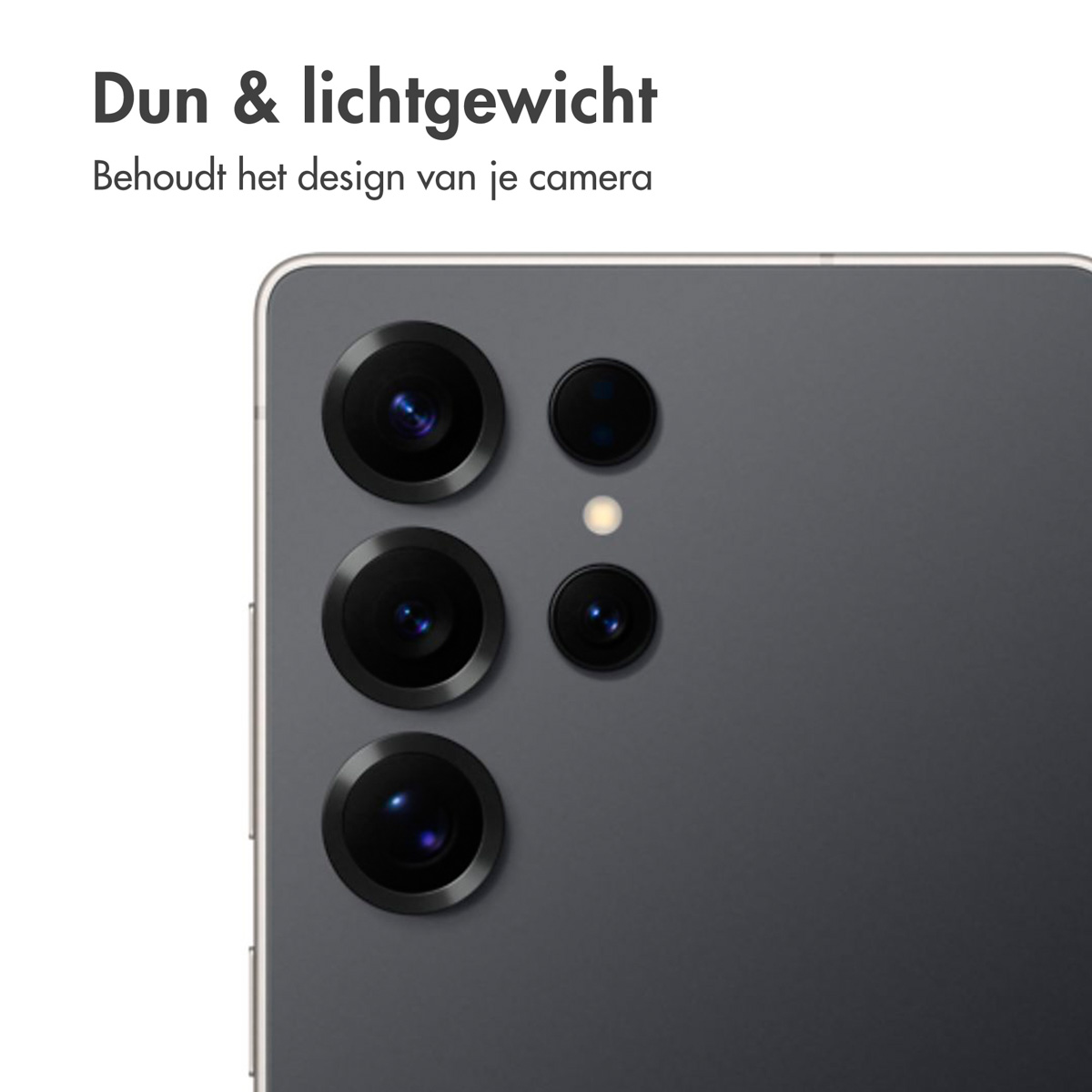 Close-up van de camera-opstelling van een telefoon met vier lenzen en een flitser.